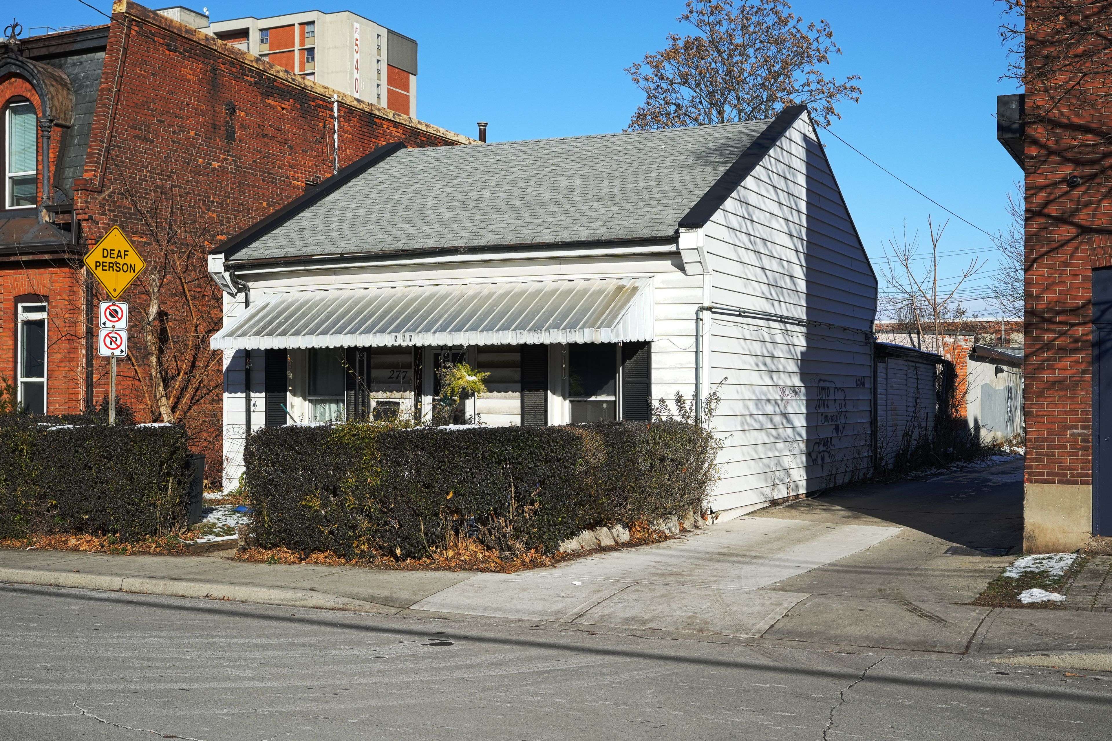 Hamilton, ON L8L 1N9,267-277 King William ST