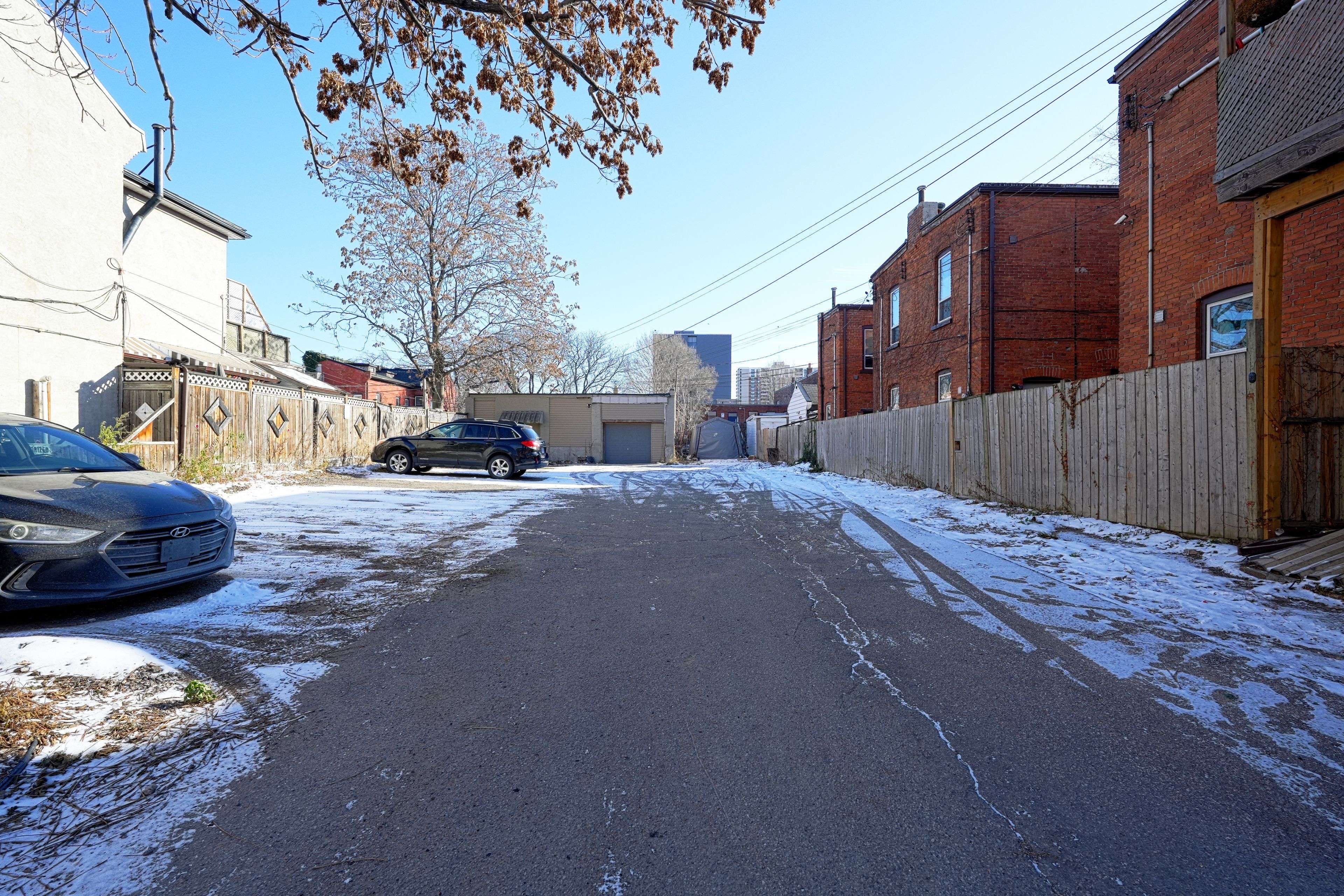 Hamilton, ON L8L 1N9,267-277 King William ST