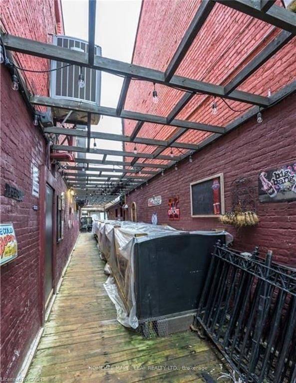 London East, ON N6B 1T6,288-292 Dundas ST