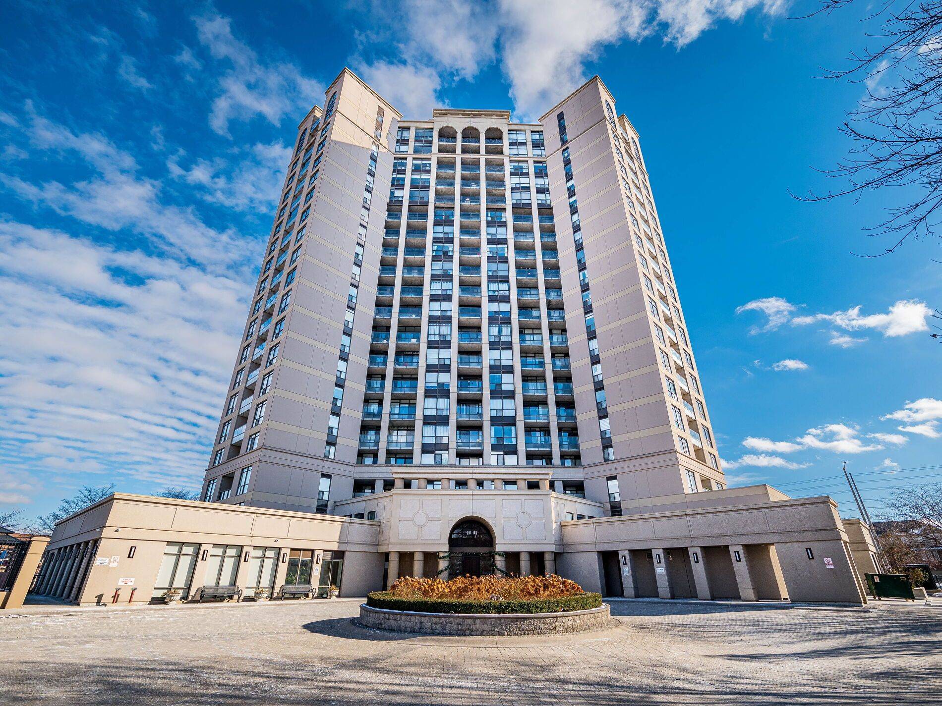 Mississauga, ON L4Z 4K1,220 Forum DR #113