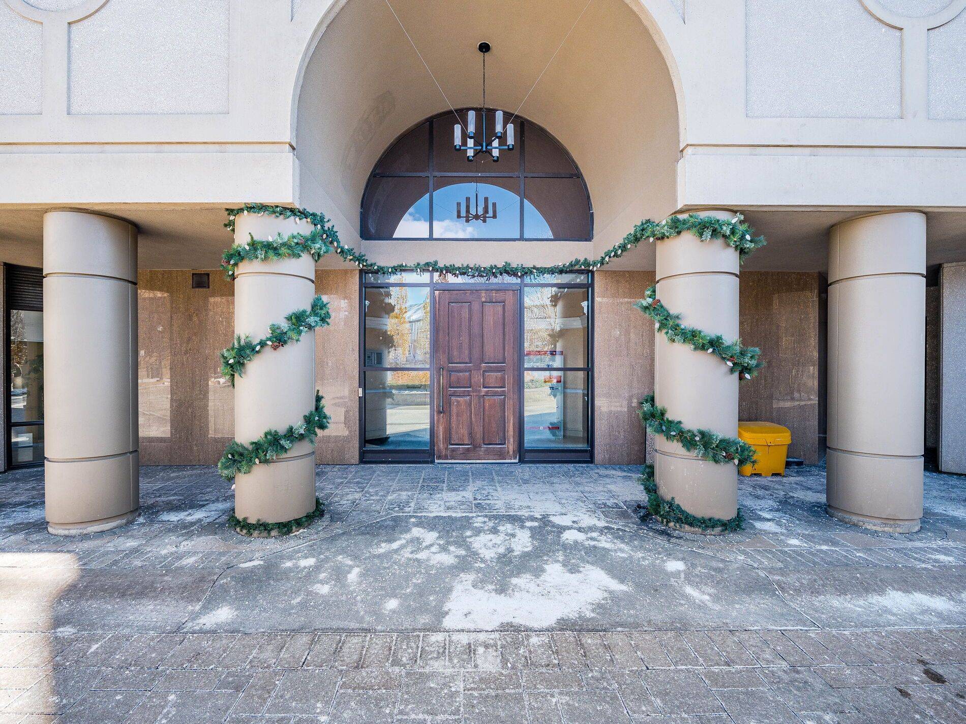 Mississauga, ON L4Z 4K1,220 Forum DR #113