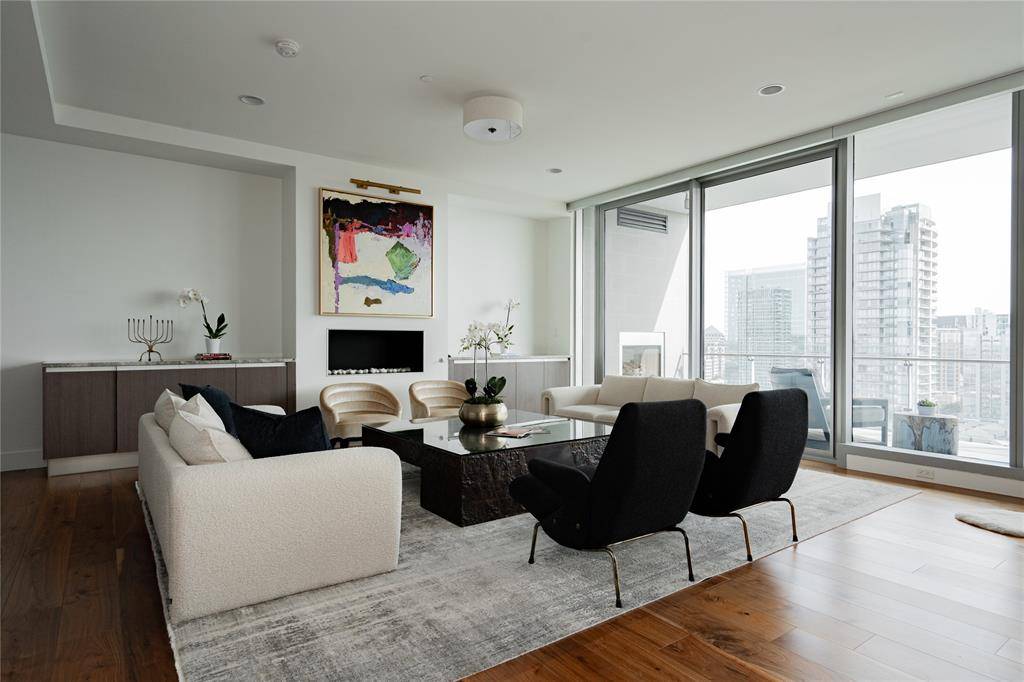 Dallas, TX 75201,3130 N Harwood Street #2006