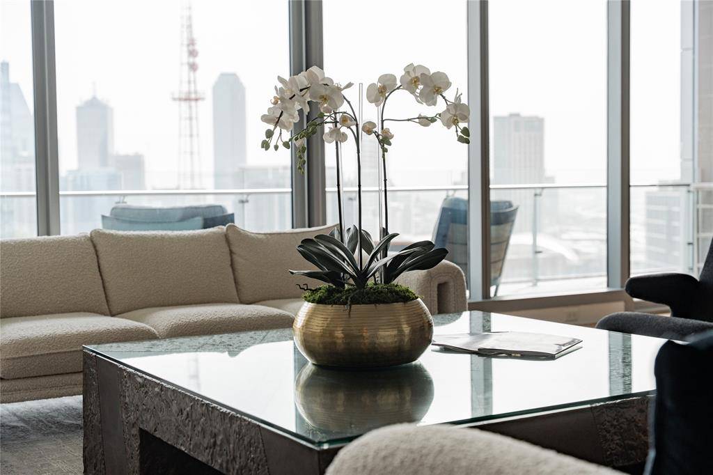 Dallas, TX 75201,3130 N Harwood Street #2006