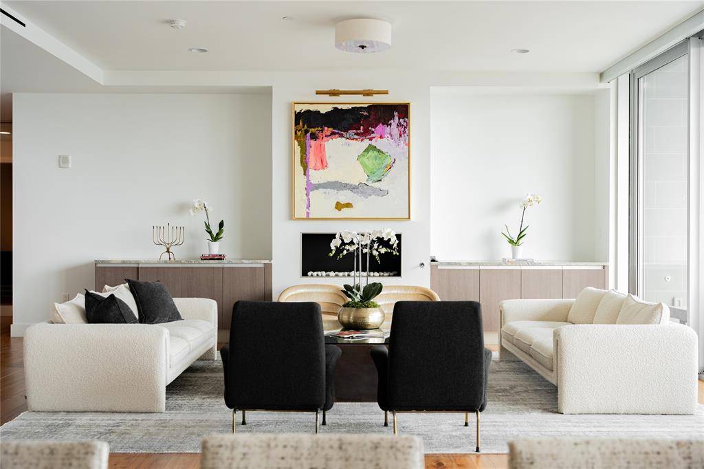 Dallas, TX 75201,3130 N Harwood Street #2006