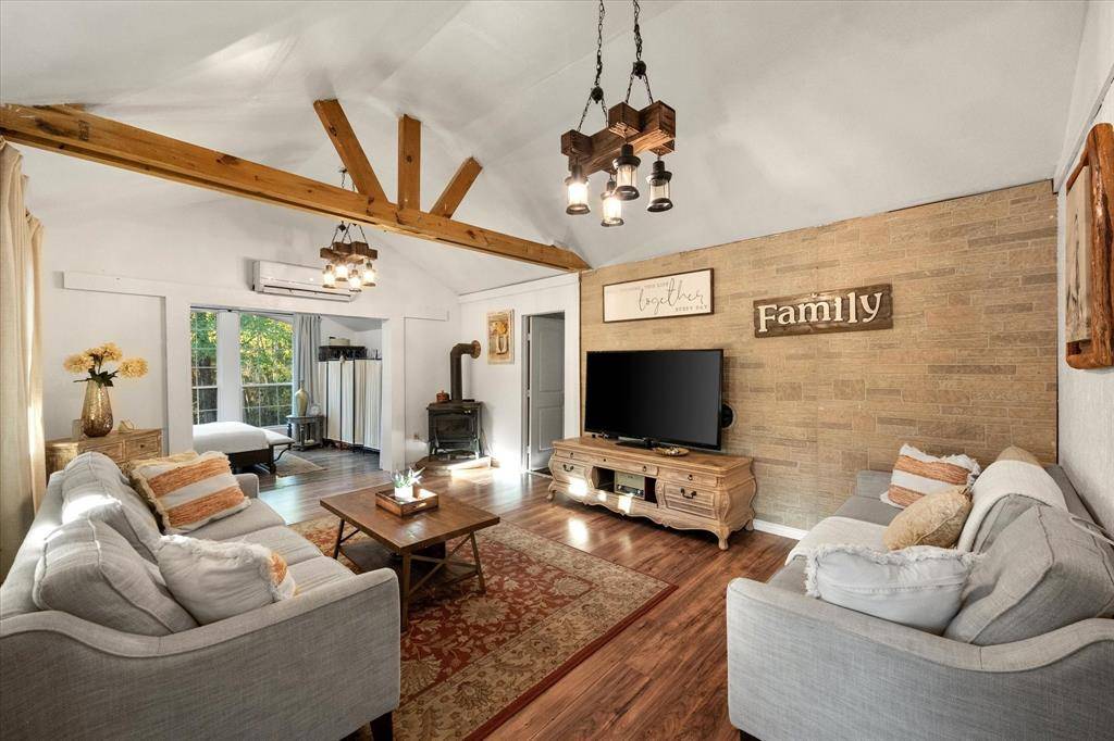 Teague, TX 75860,734 Interstate 45 S