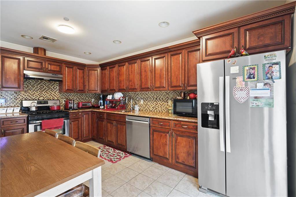 Staten  Island, NY 10306,155 Milton AVE