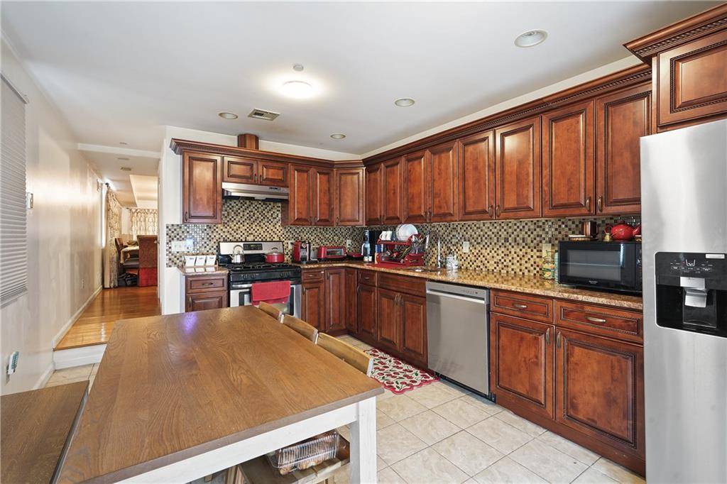 Staten  Island, NY 10306,155 Milton AVE