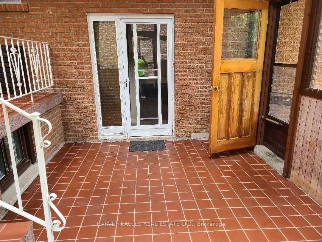 Mississauga, ON L5A 2T1,2379 Hensall ST #Lower