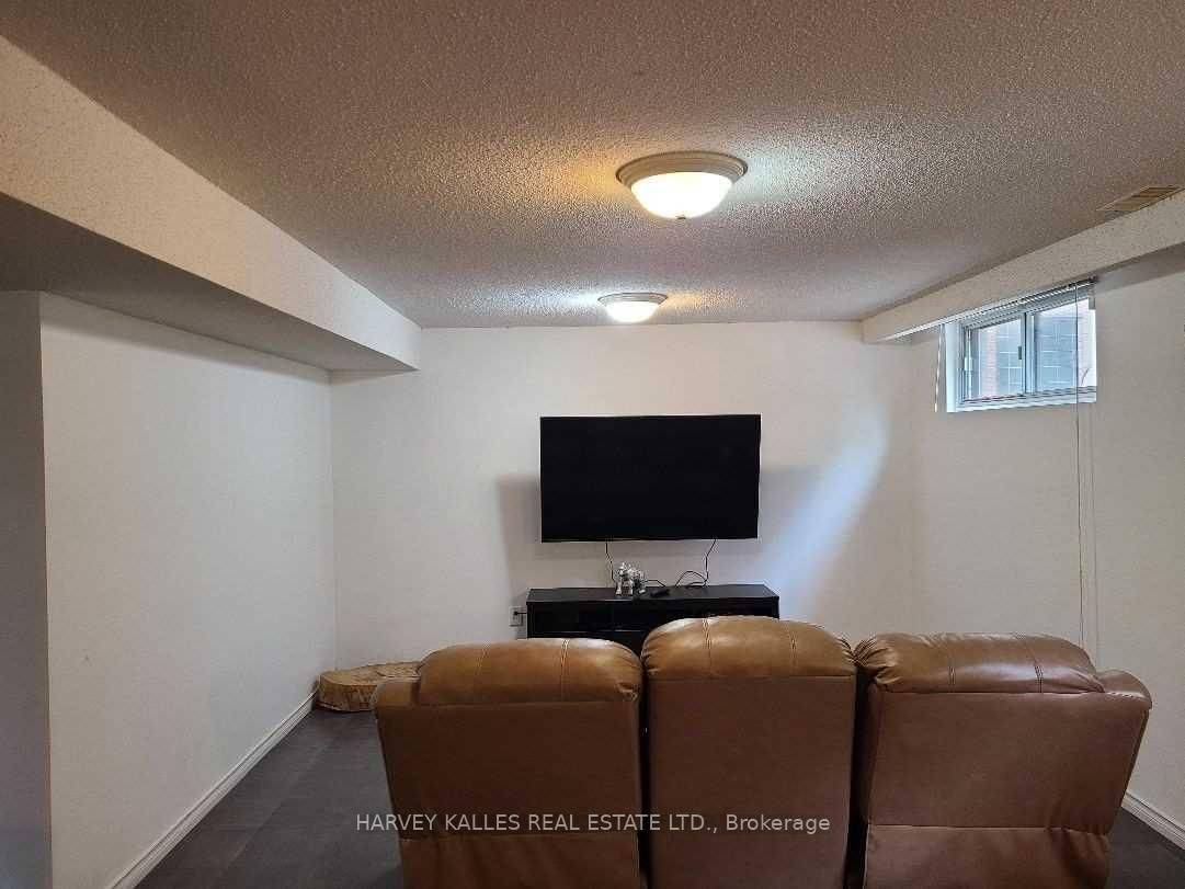 Mississauga, ON L5A 2T1,2379 Hensall ST #Lower