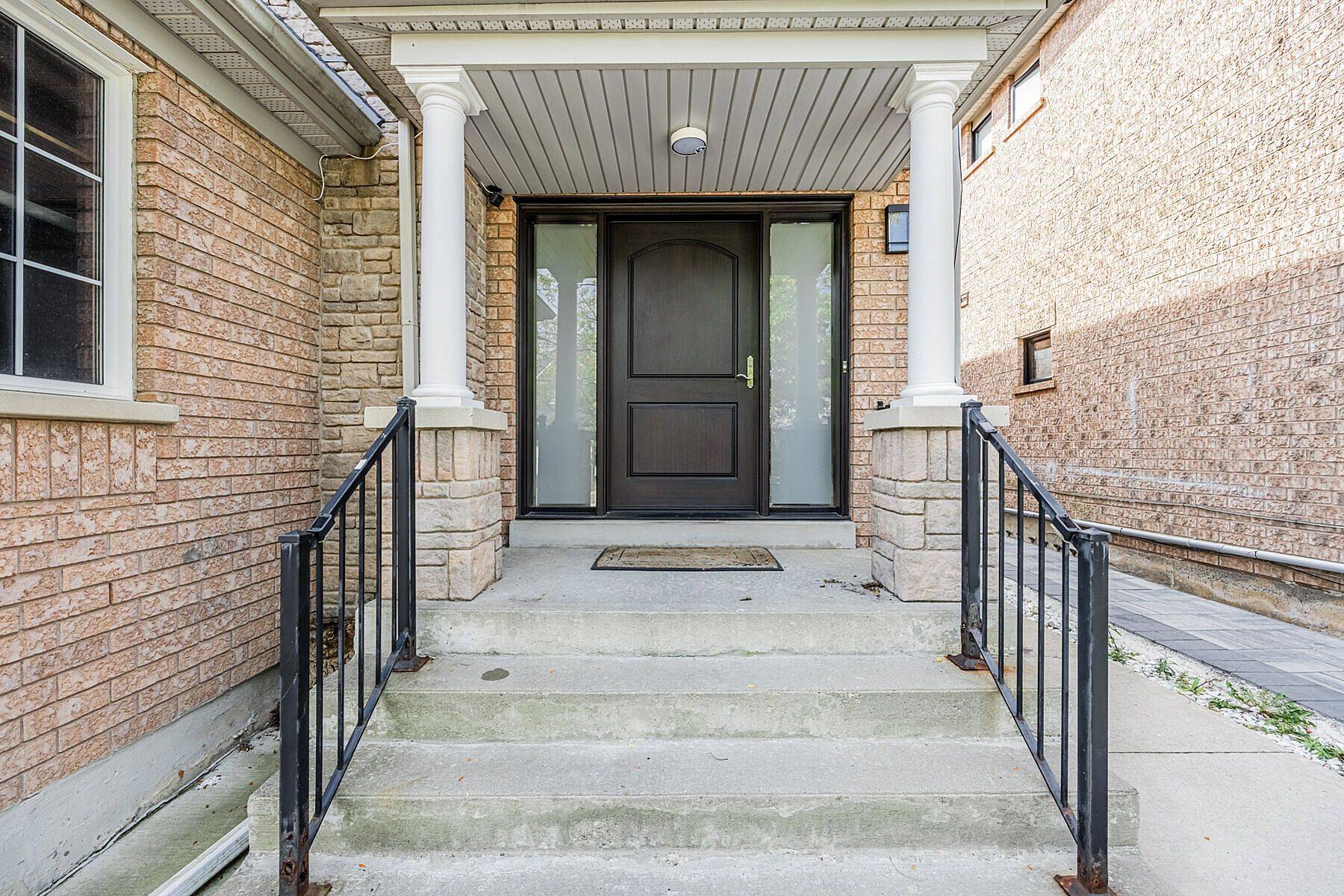 Mississauga, ON L5M 6K5,5930 Bassinger PL #Upper