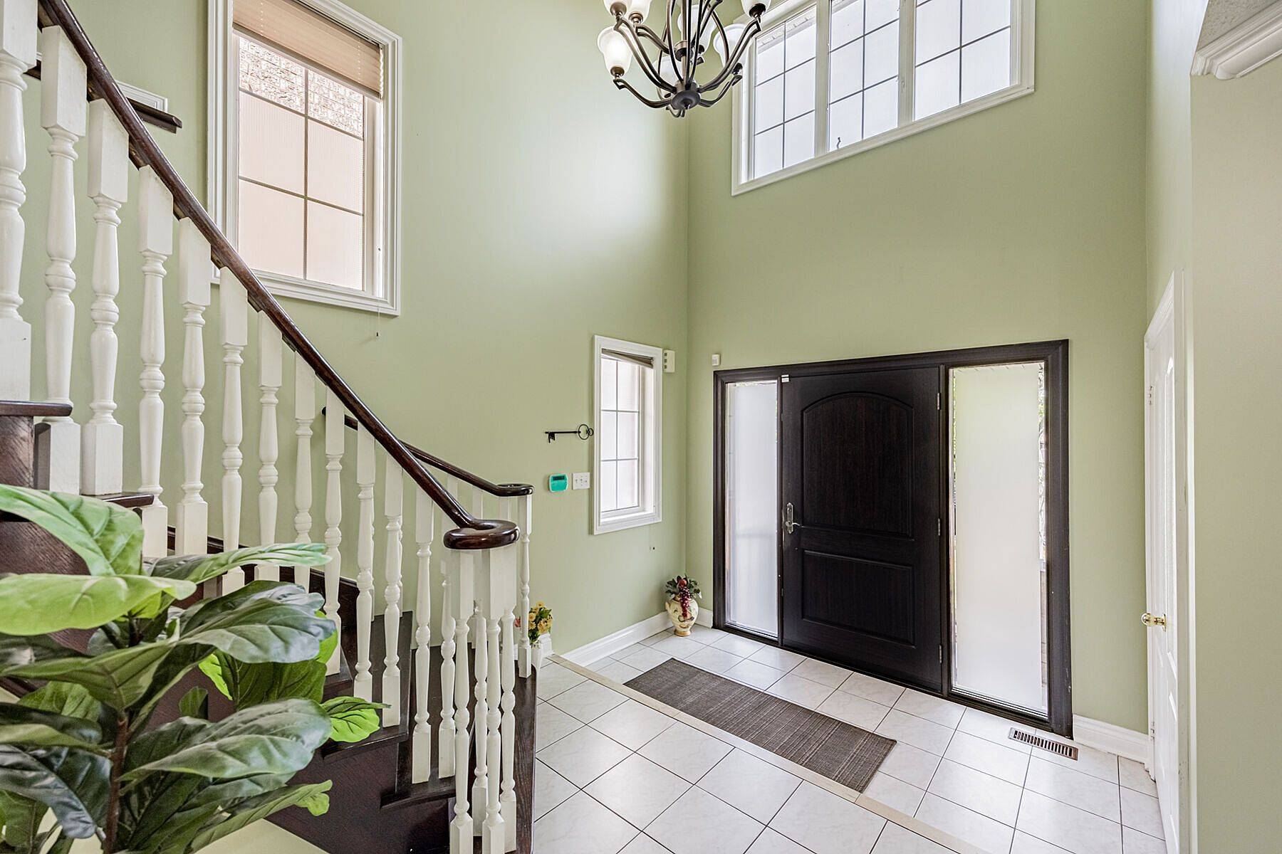 Mississauga, ON L5M 6K5,5930 Bassinger PL #Upper