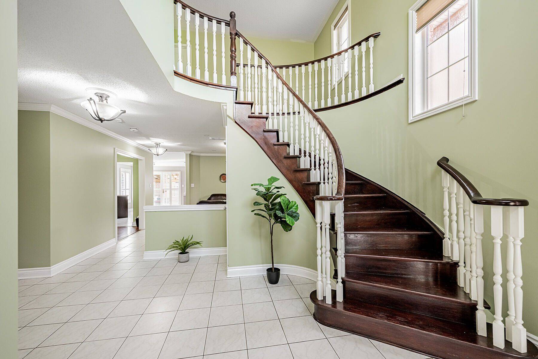 Mississauga, ON L5M 6K5,5930 Bassinger PL #Upper