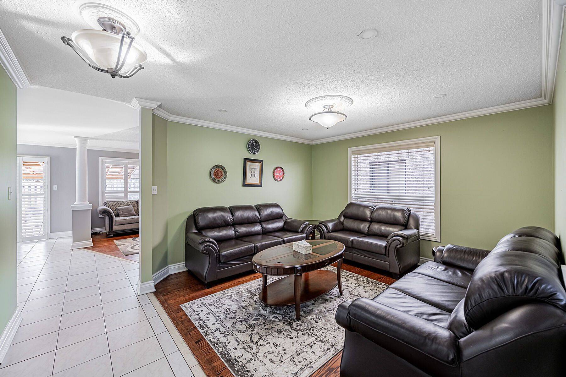 Mississauga, ON L5M 6K5,5930 Bassinger PL #Upper