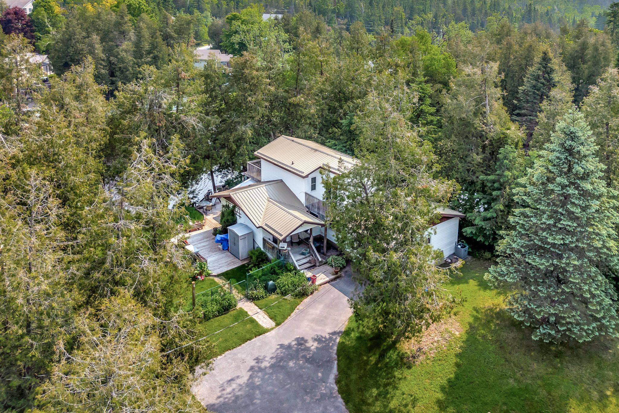 Kawartha Lakes, ON K0M 1N0,14 Wychwood DR E