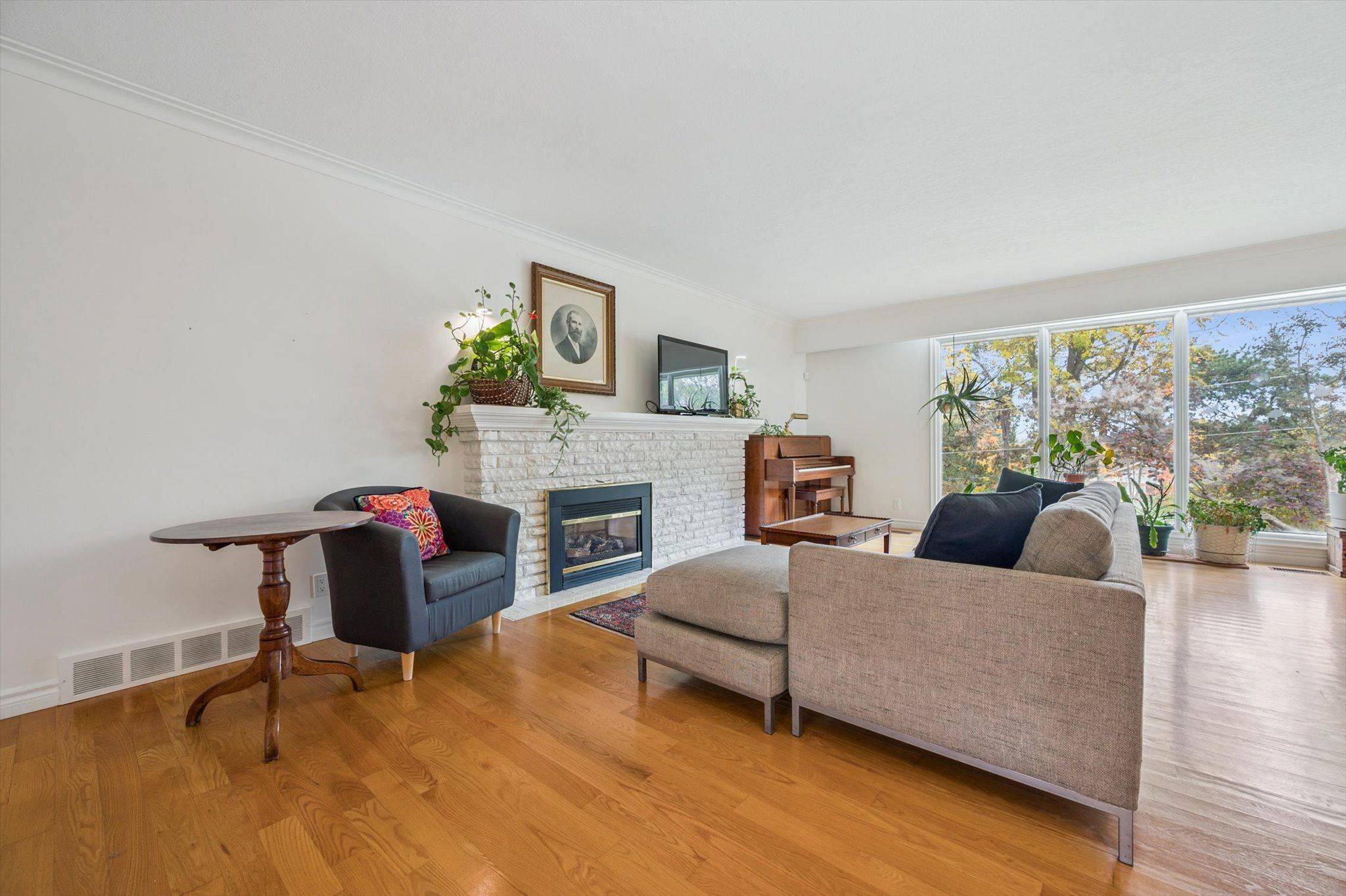 Guelph, ON N1G 1J6,36 Harcourt DR