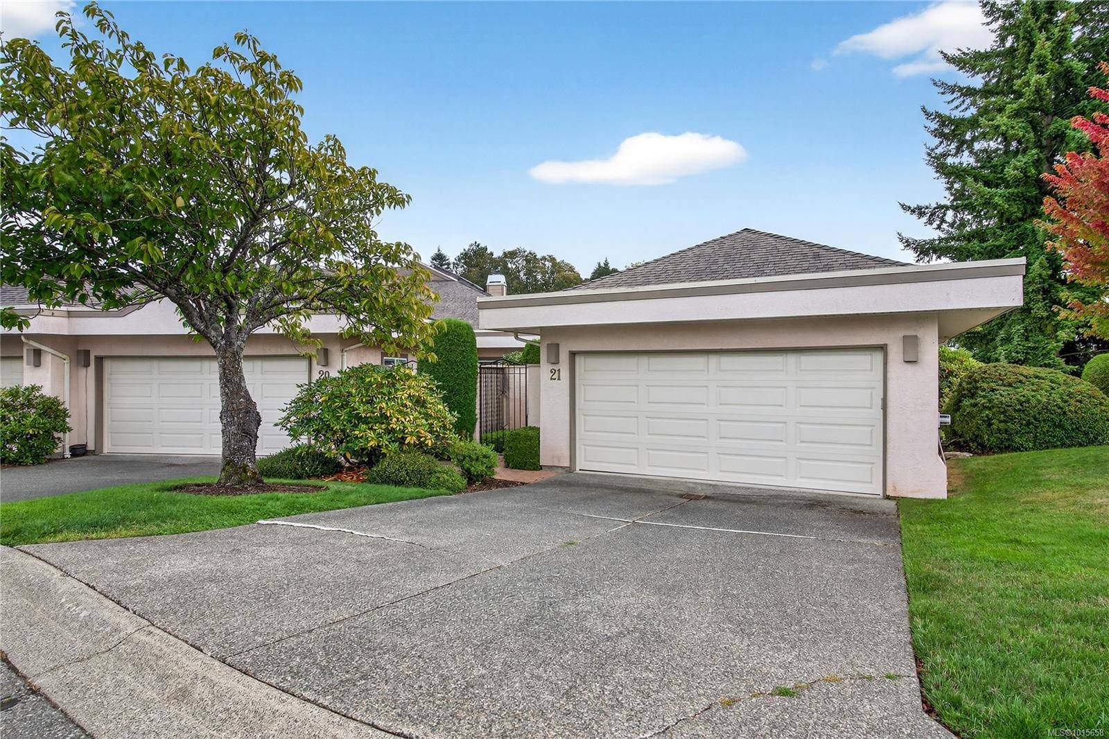 Saanich, BC V8X 5E7,4318 Emily Carr Dr #21