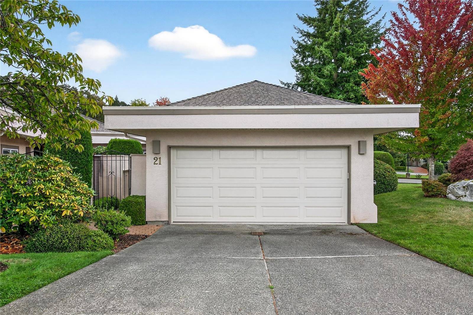 Saanich, BC V8X 5E7,4318 Emily Carr Dr #21