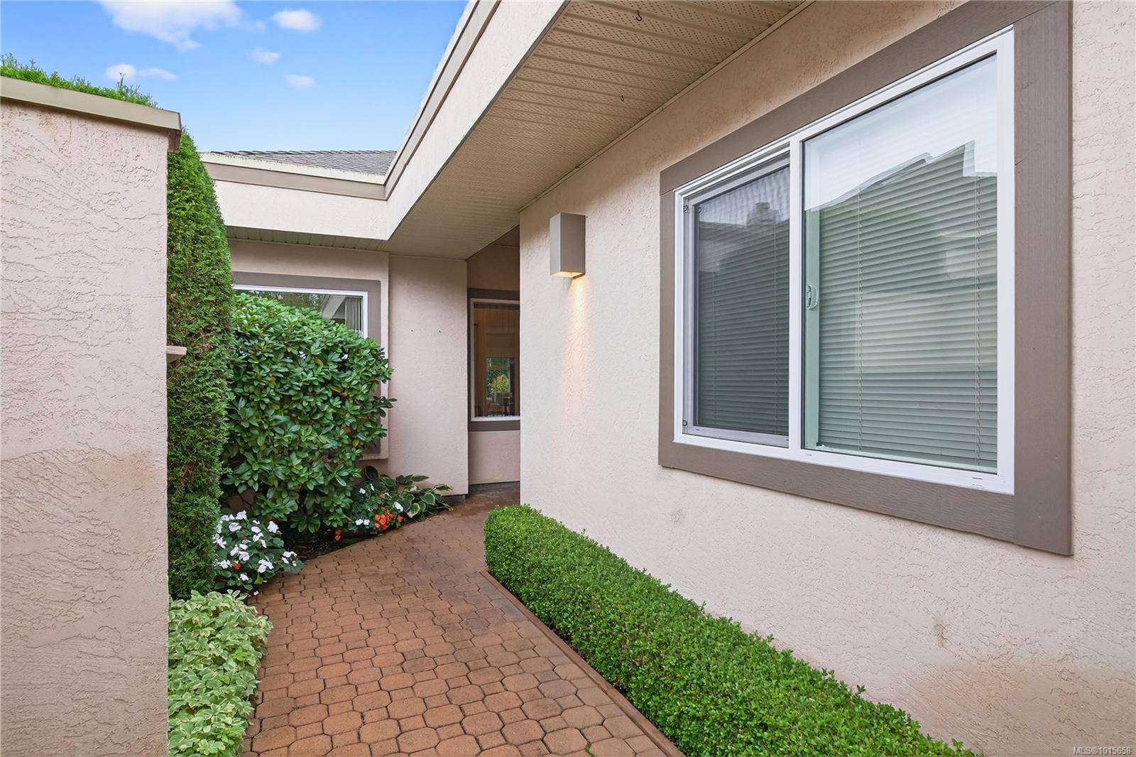 Saanich, BC V8X 5E7,4318 Emily Carr Dr #21