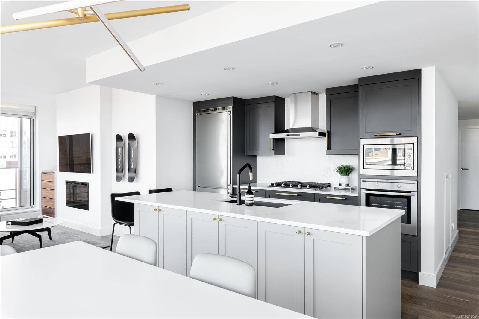 Victoria, BC V8W 0A9,707 Courtney St #1105