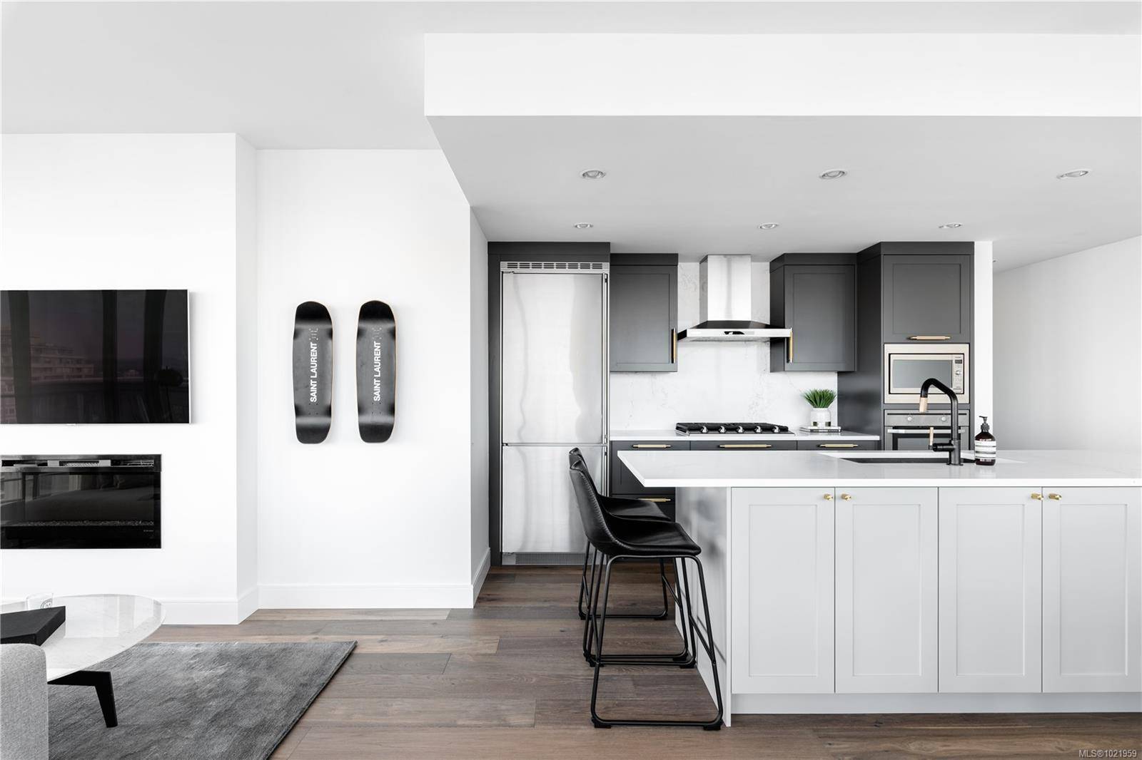 Victoria, BC V8W 0A9,707 Courtney St #1105