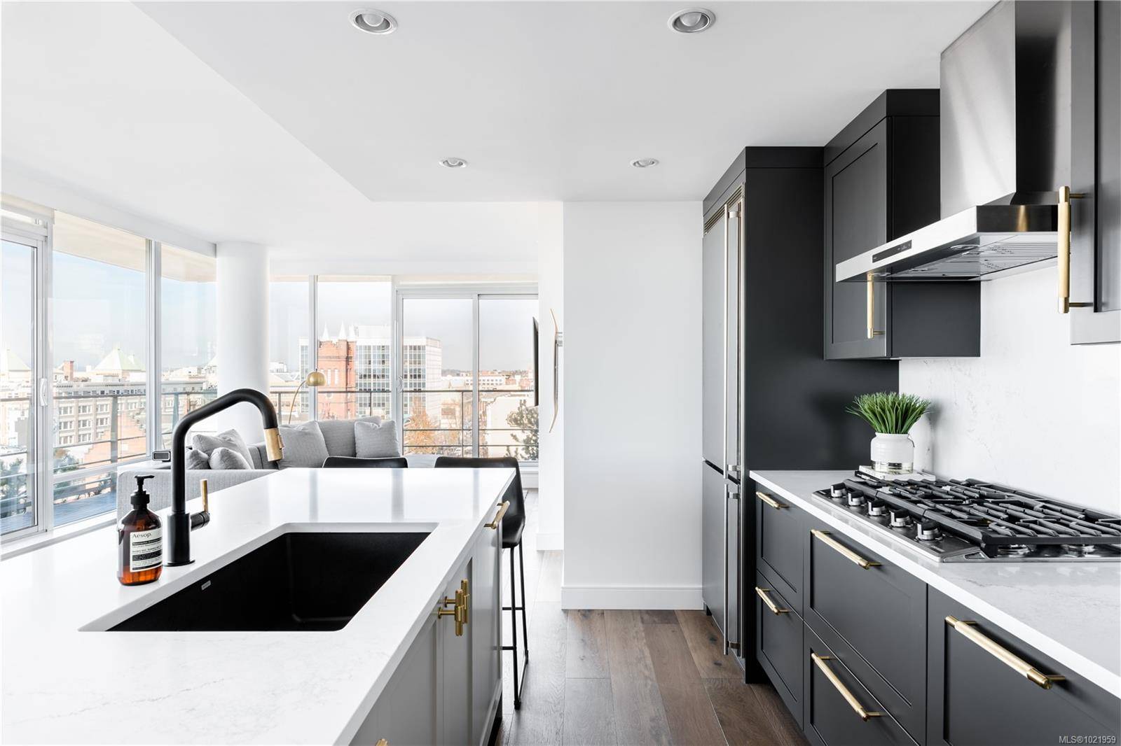 Victoria, BC V8W 0A9,707 Courtney St #1105