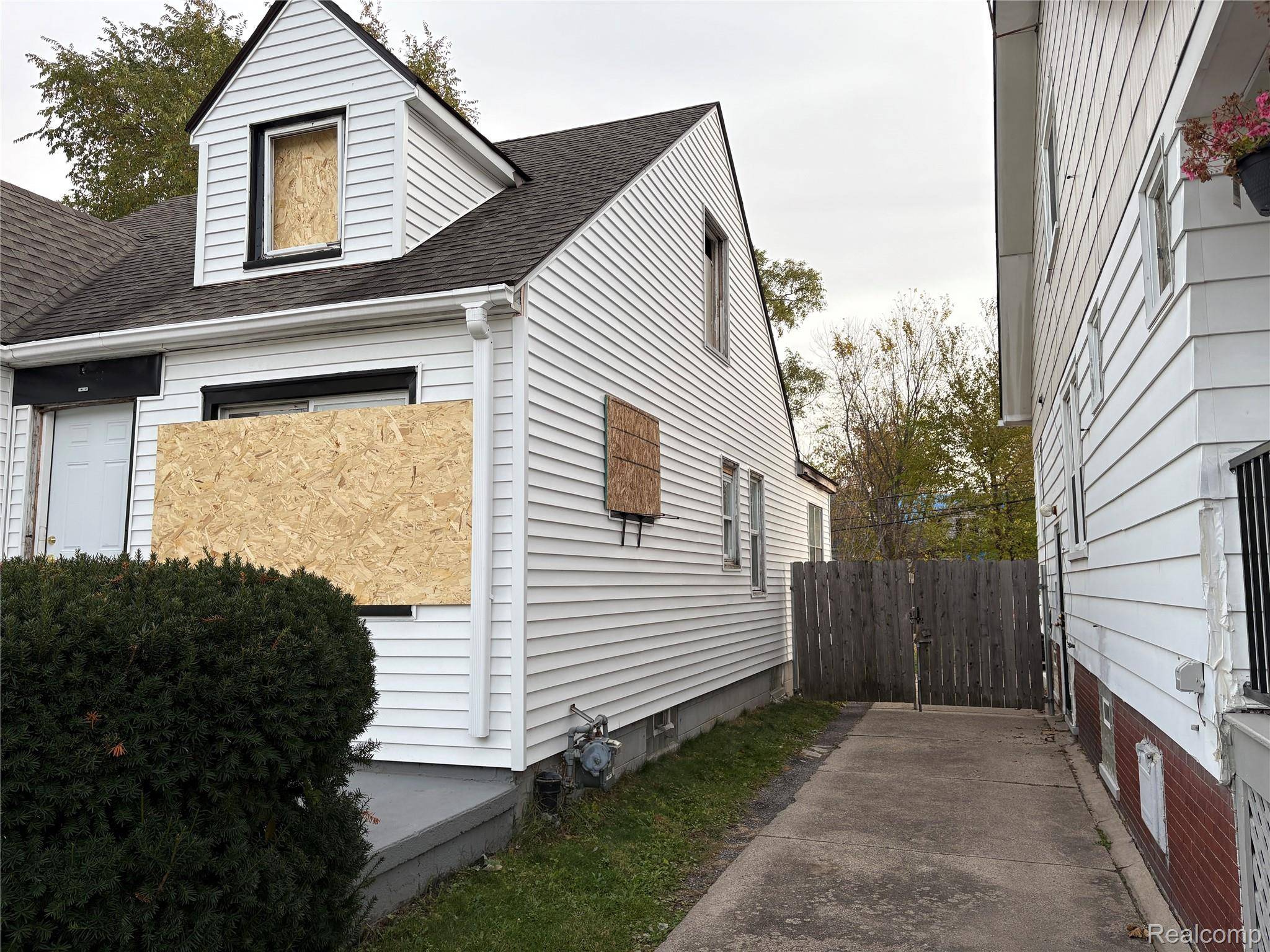 Detroit, MI 48213,14920 longview Longview ST