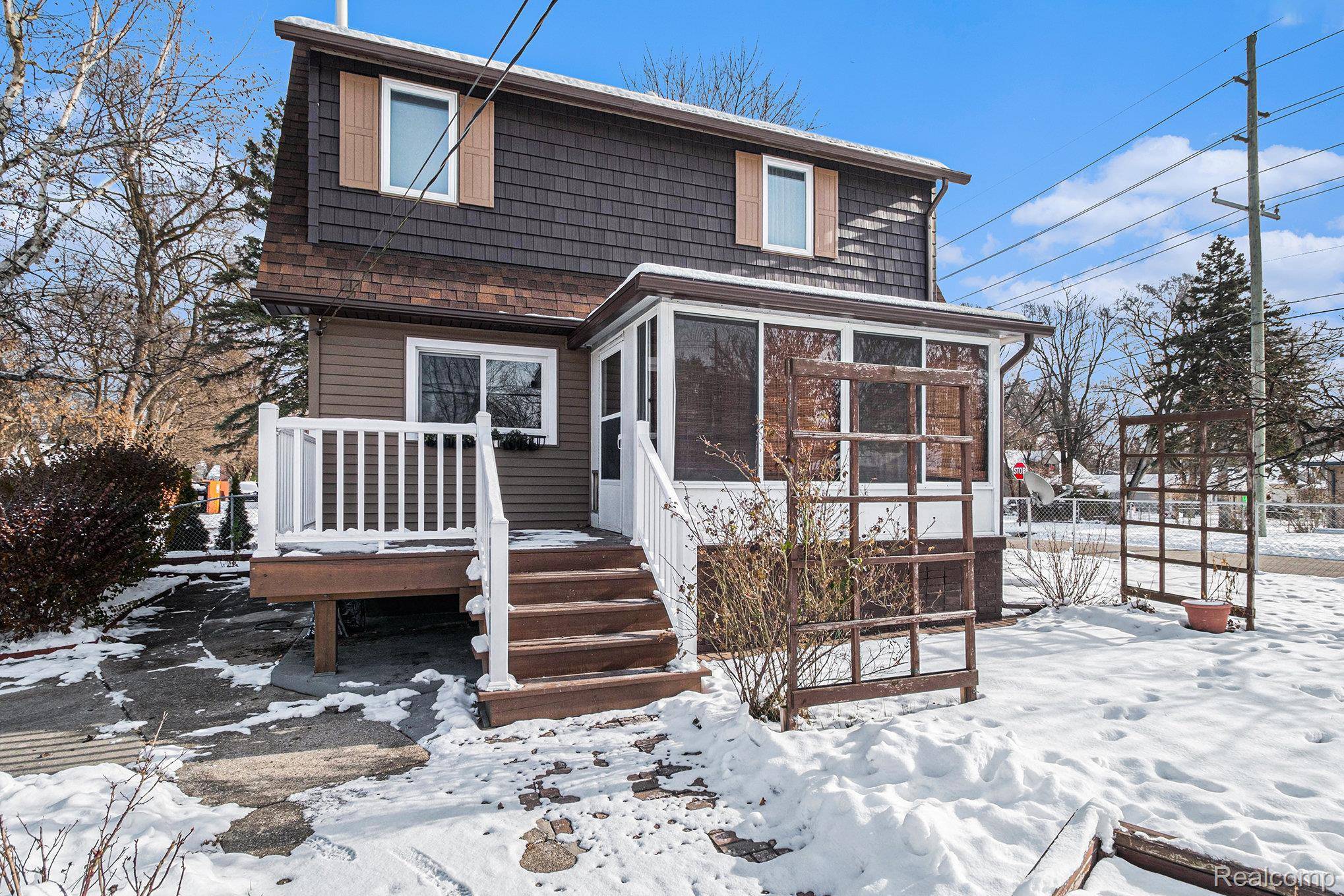 Farmington Hills, MI 48390,21305 ONTAGA ST