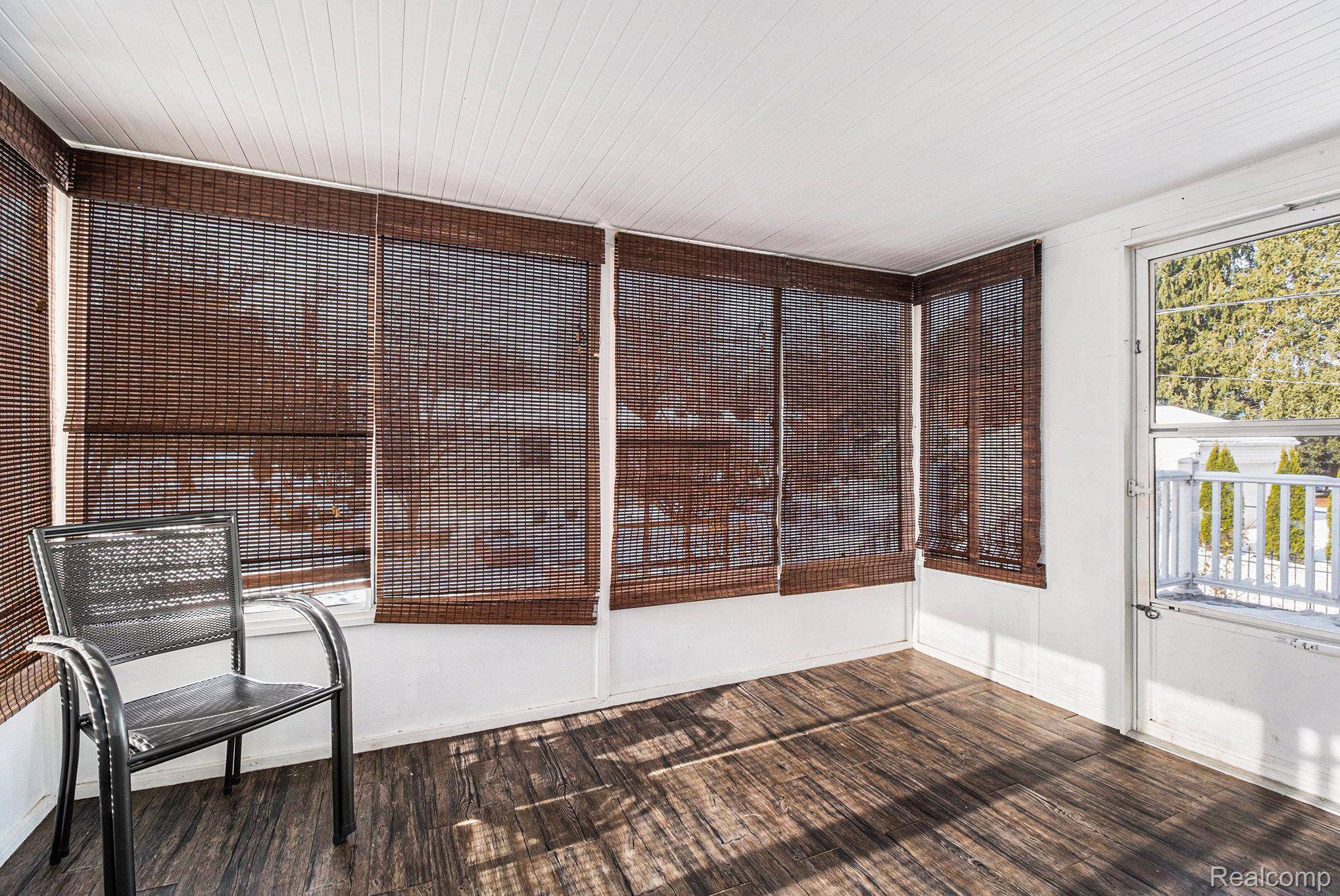 Farmington Hills, MI 48390,21305 ONTAGA ST