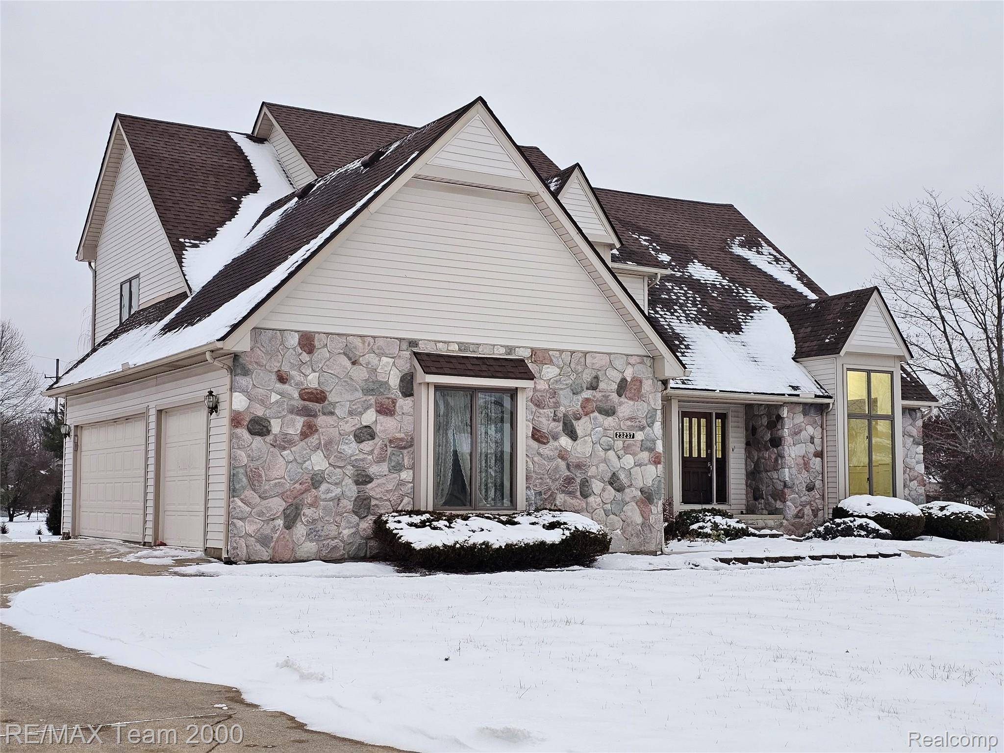 New Boston, MI 48164,23237 Evan CT