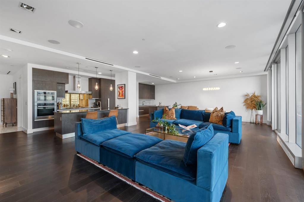 Dallas, TX 75201,Address not disclosed