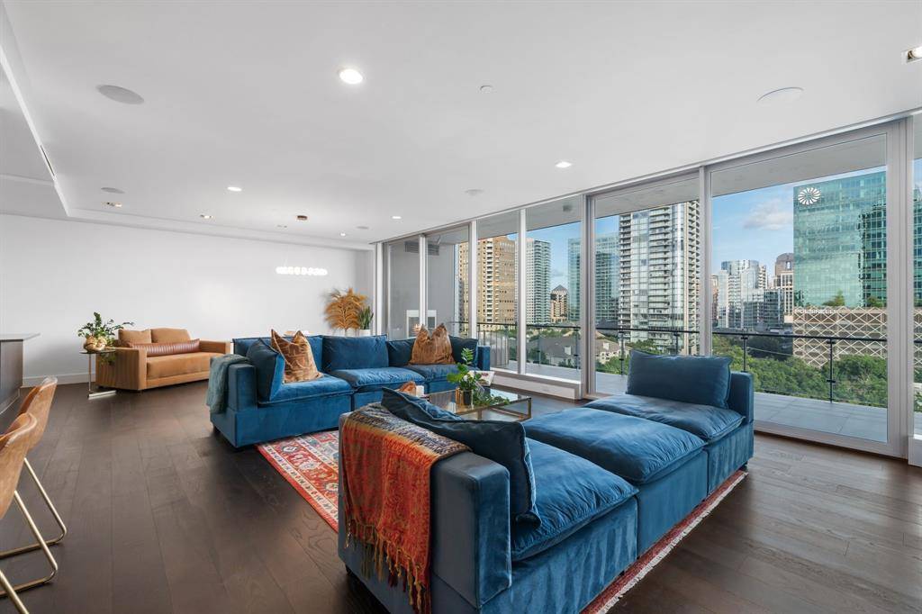 Dallas, TX 75201,Address not disclosed