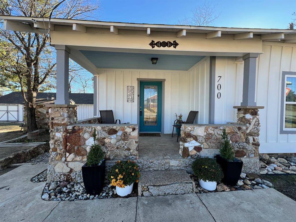 Comanche, TX 76442,700 E Highland Avenue