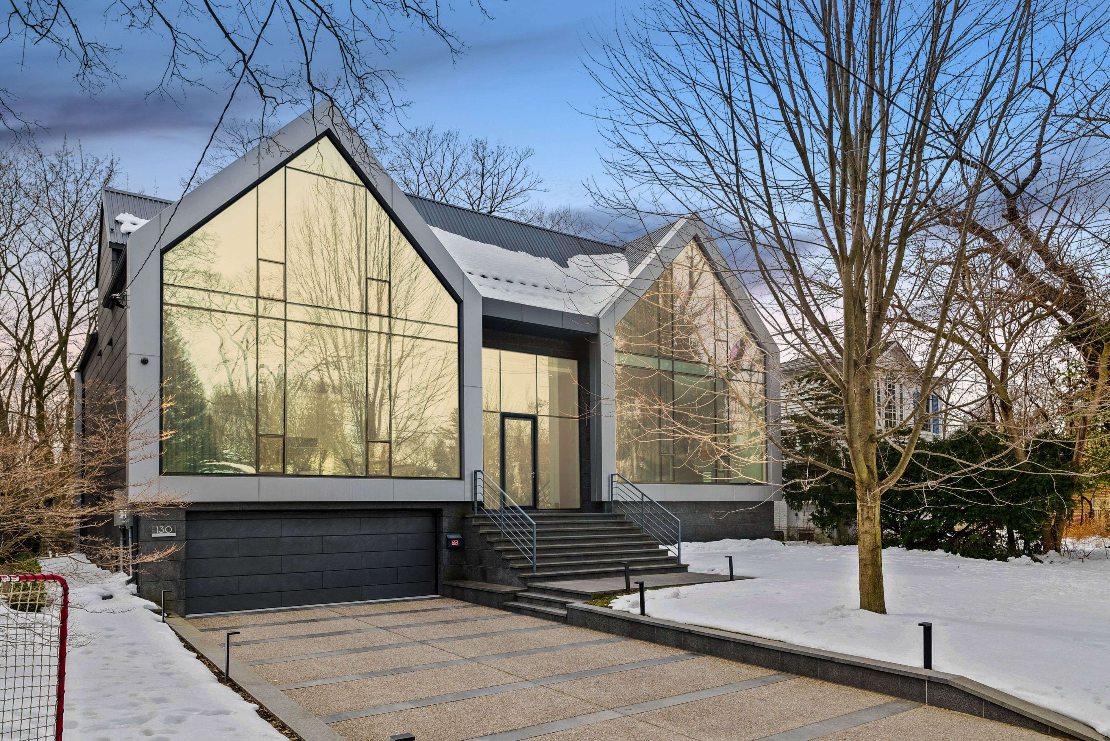 Toronto C04, ON M4N 3C8,130 Riverview DR