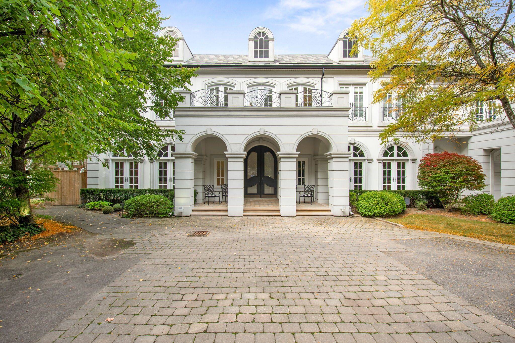 Toronto C07, ON M3H 1E3,180 Sandringham DR