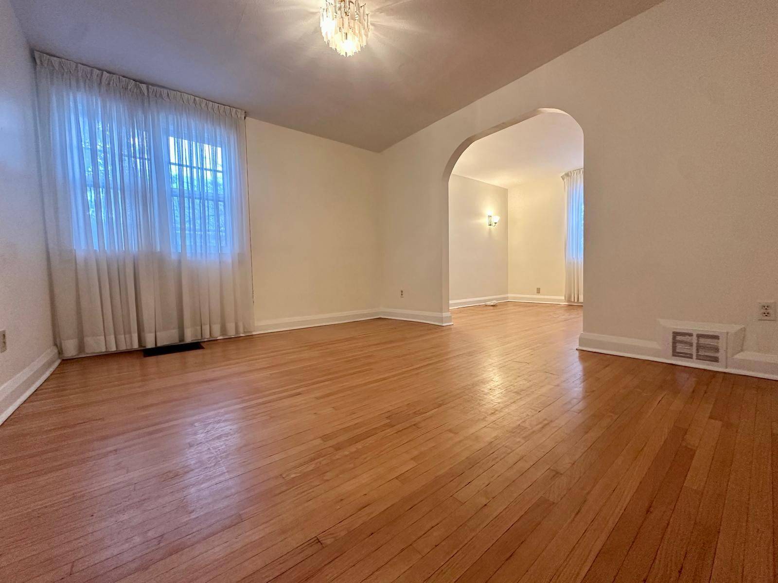 Toronto C14, ON M2N 4R3,62 Finch AVE E