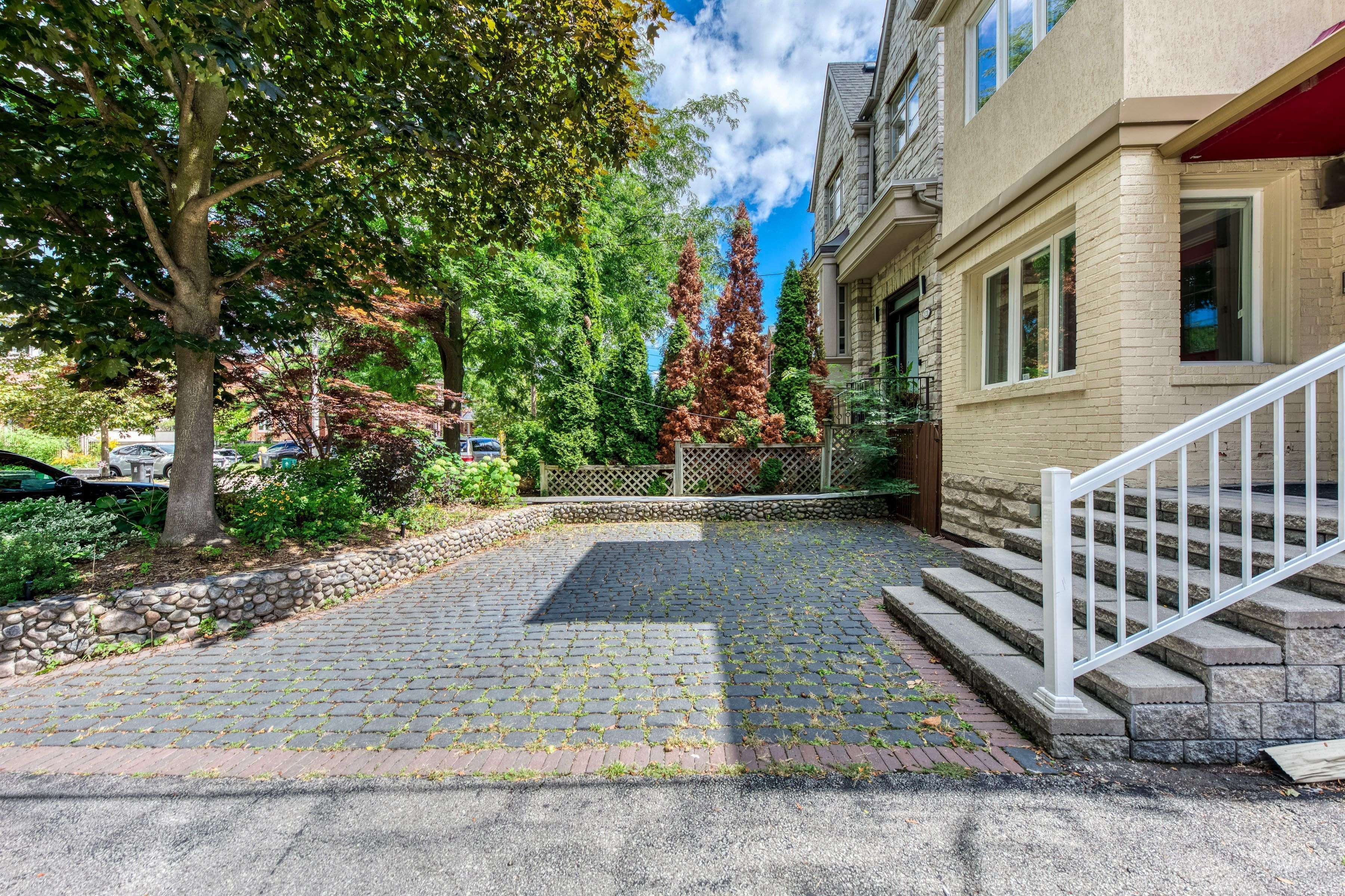 Toronto C04, ON M5M 1Y8,123 Melrose AVE