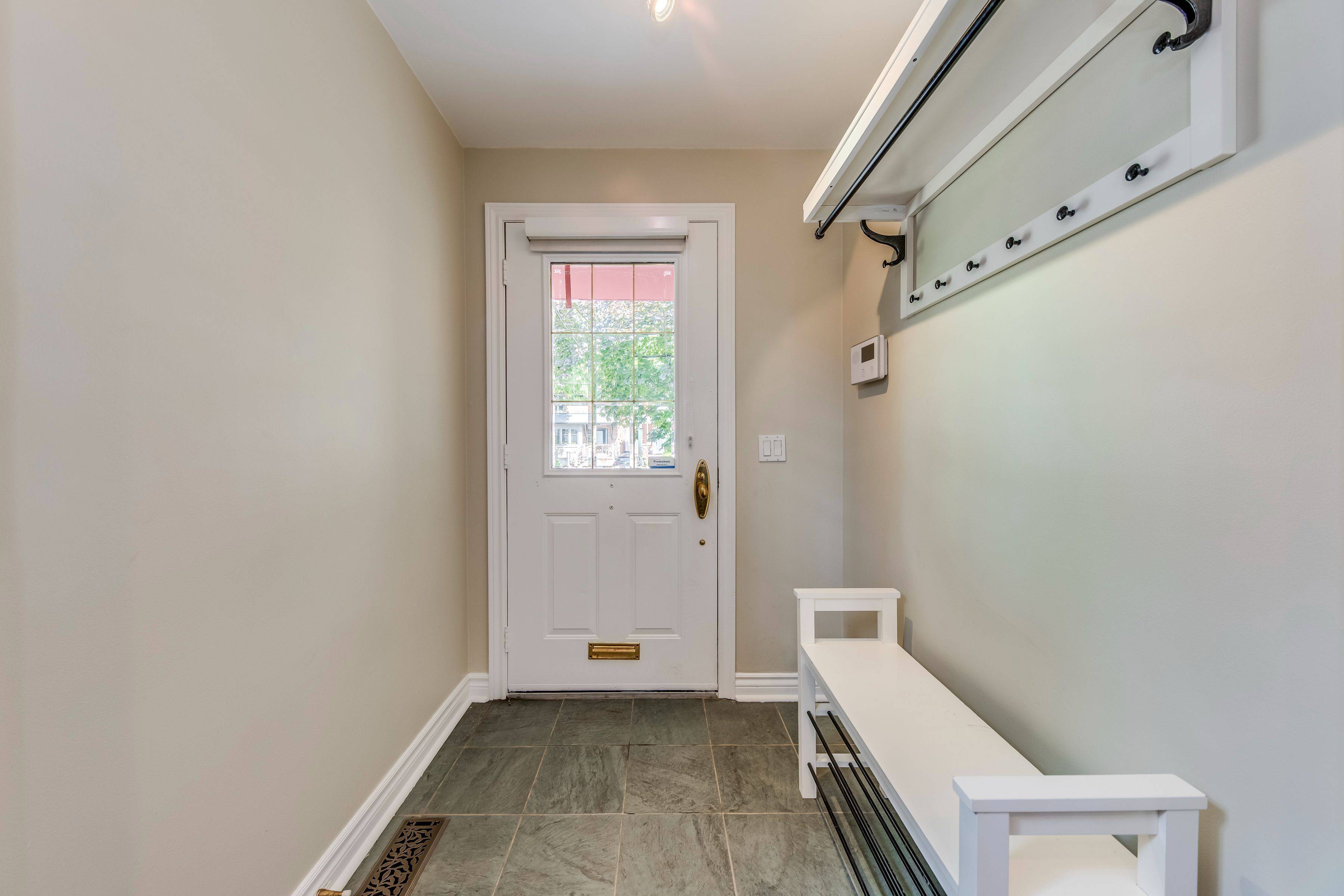 Toronto C04, ON M5M 1Y8,123 Melrose AVE