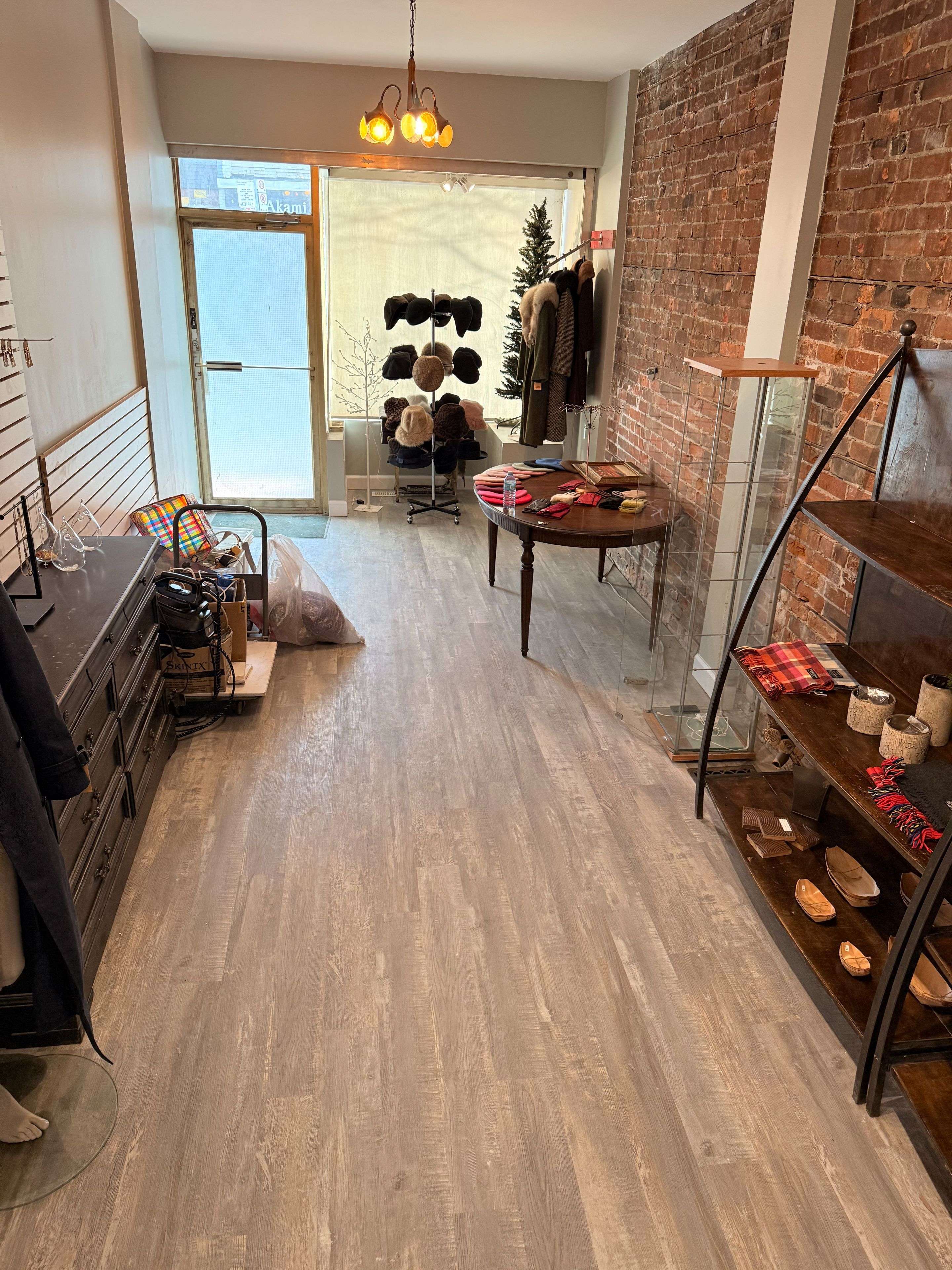 Toronto C01, ON M6J 1V3,820 Dundas ST W