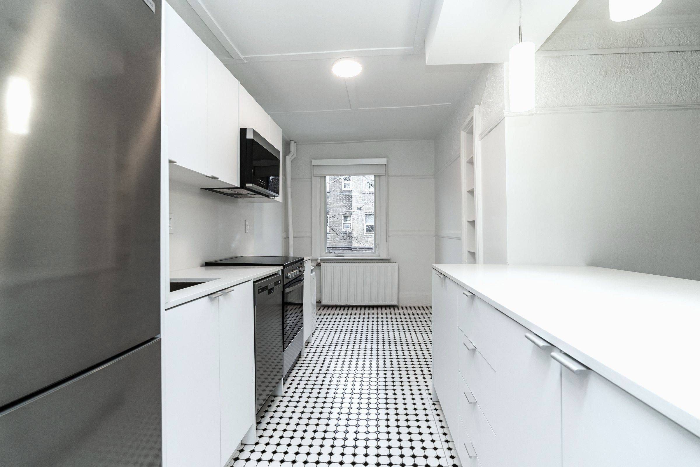 Toronto C03, ON M6C 2M1,100 Vaughan RD #18