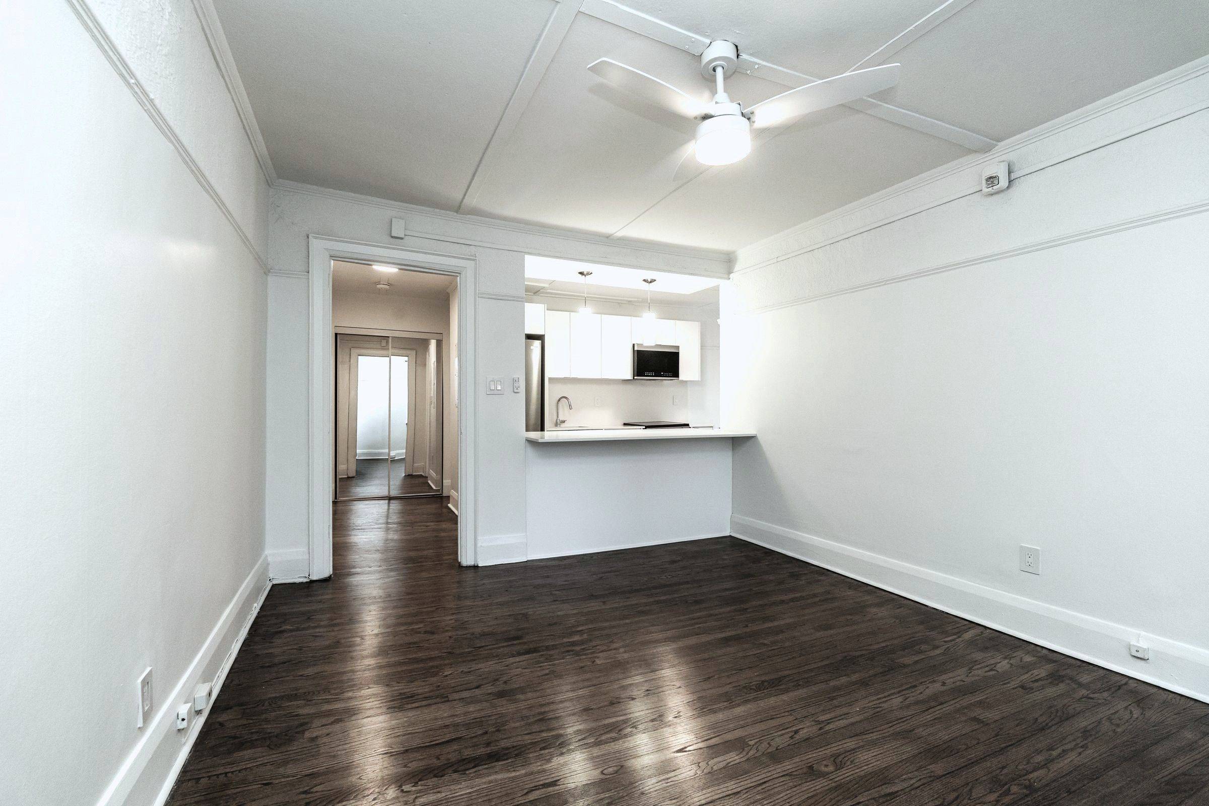 Toronto C03, ON M6C 2M1,100 Vaughan RD #18