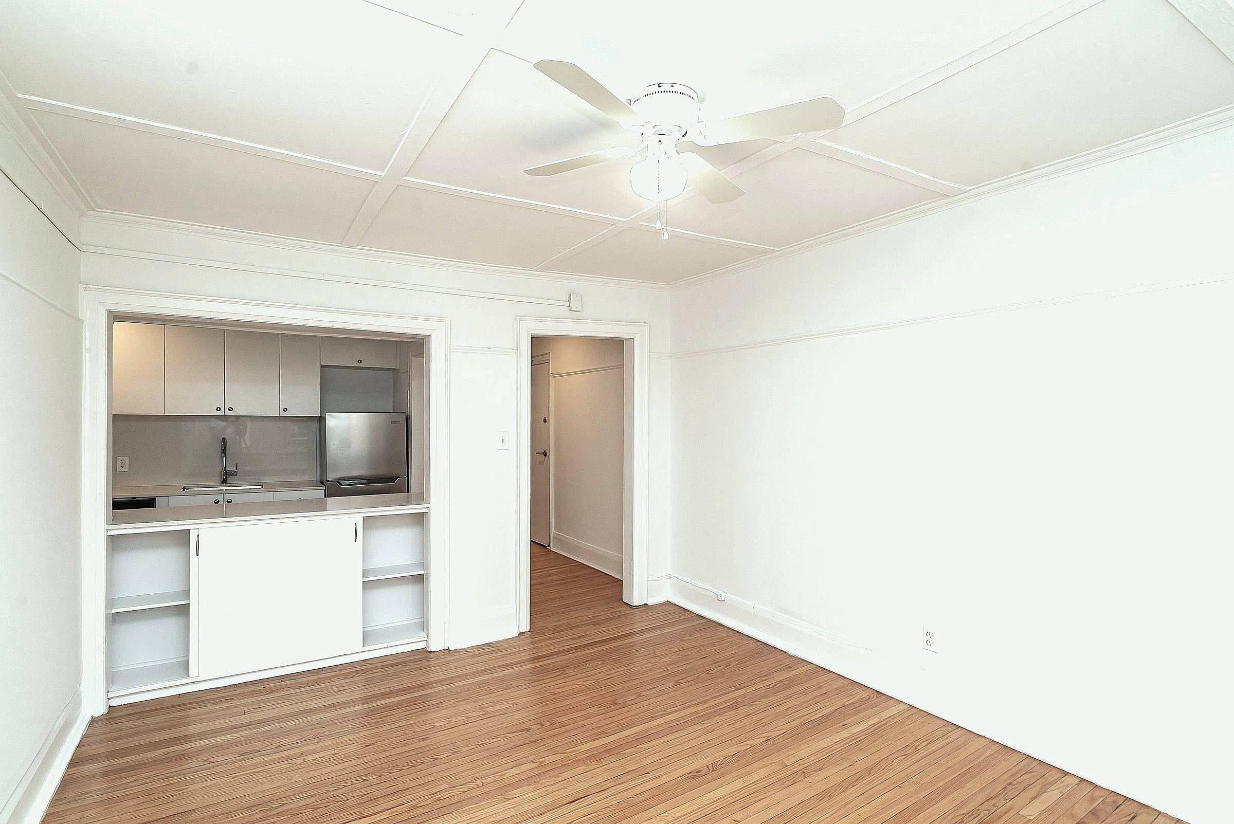 Toronto C03, ON M6C 2M1,100 Vaughan RD #17