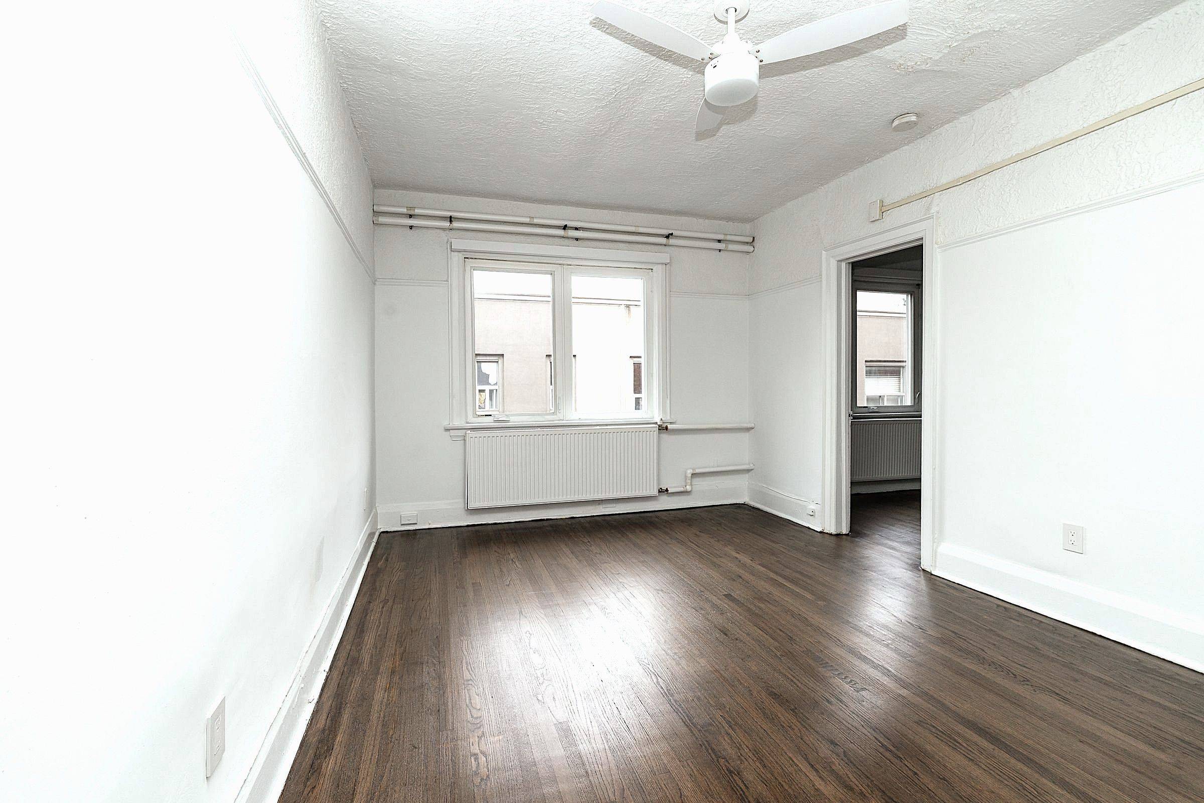 Toronto C03, ON M6C 2M1,100 Vaughan RD #27