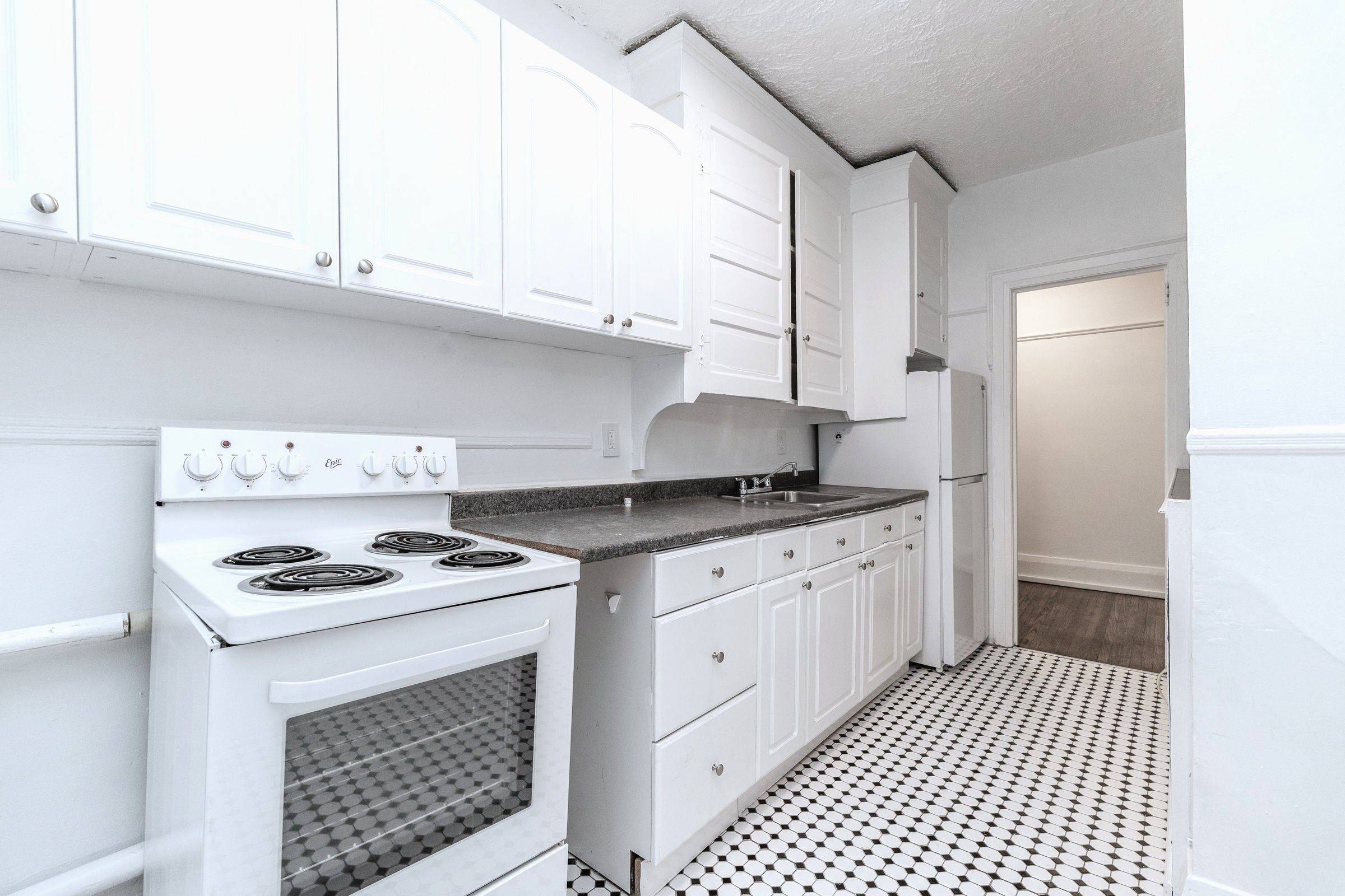 Toronto C03, ON M6C 2M1,100 Vaughan RD #25