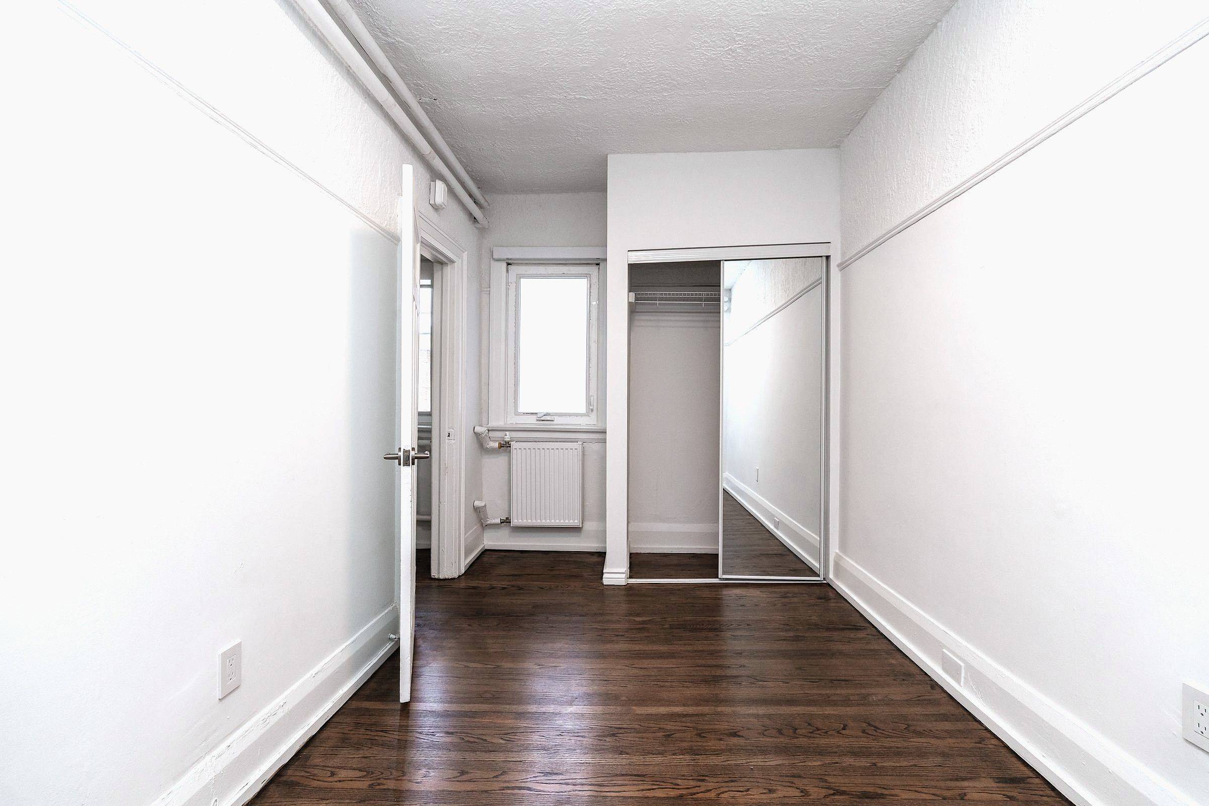 Toronto C03, ON M6C 2M1,100 Vaughan RD #25