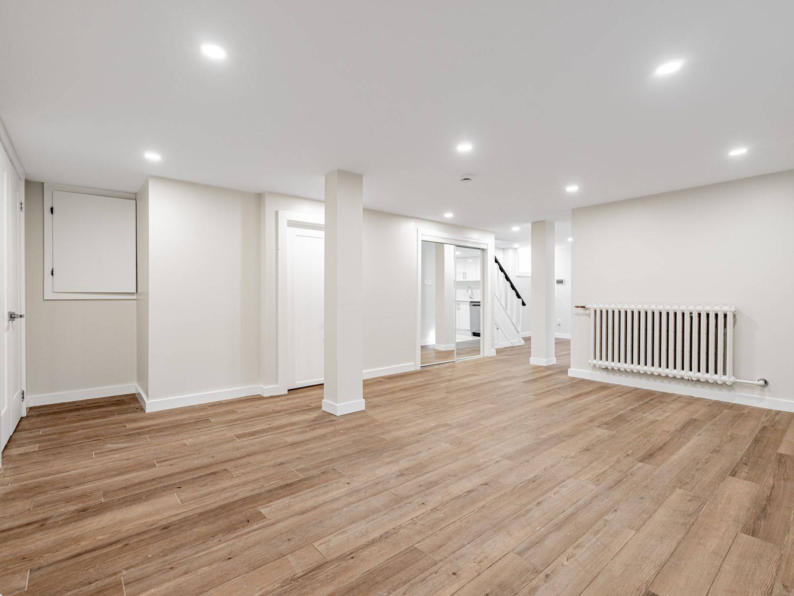 Toronto C04, ON M5M 4A9,2103 Avenue RD #BSMT