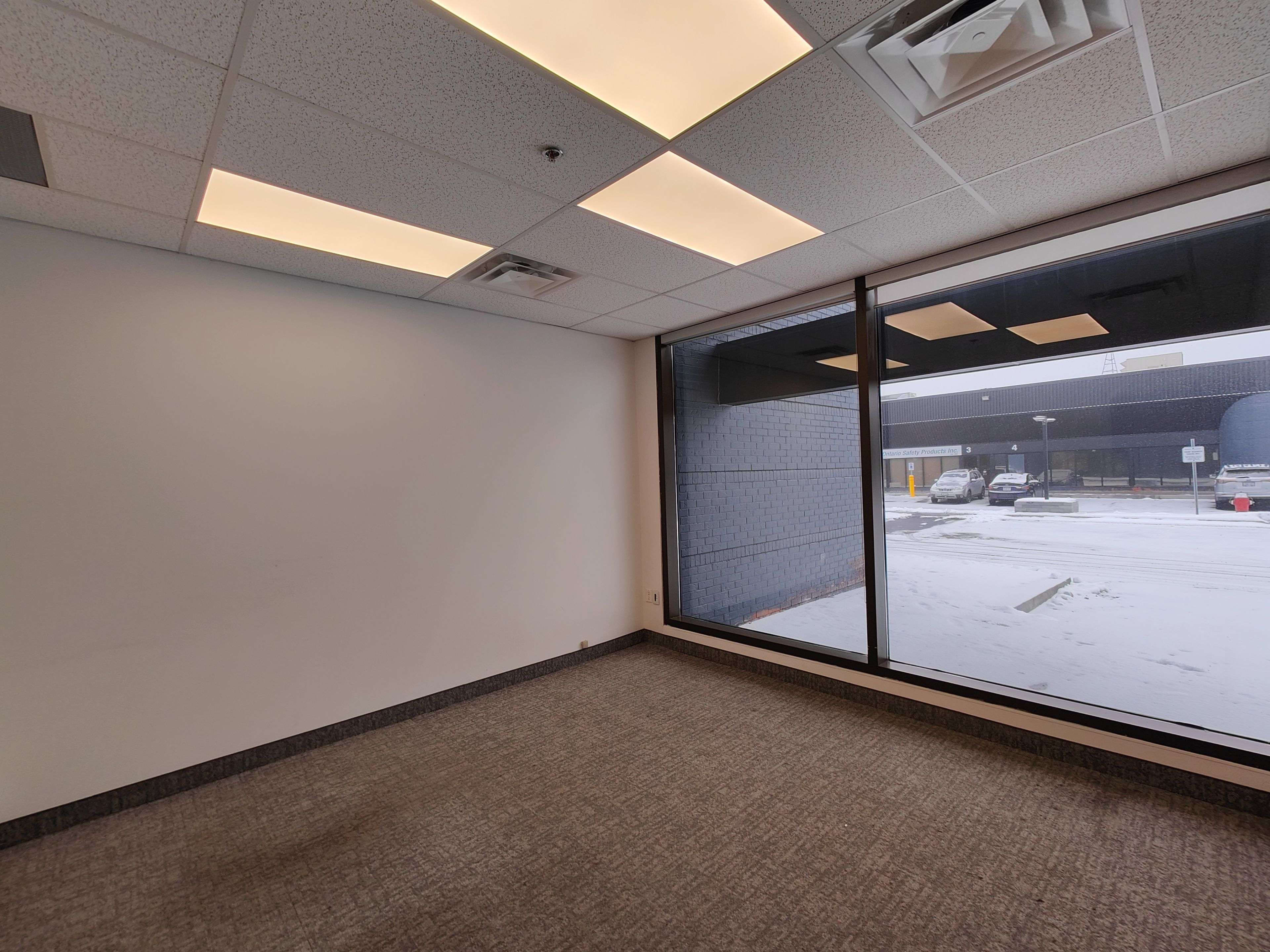 Toronto E11, ON M1B 2K4,445 Milner AVE #3