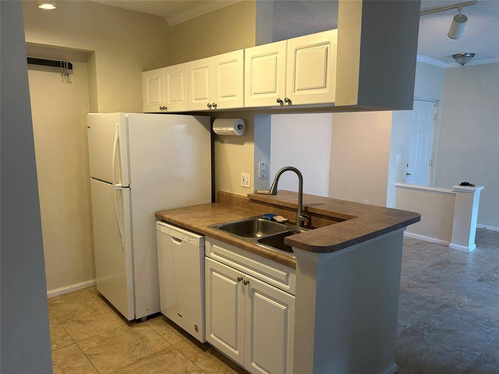 Sunny Isles Beach, FL 33160,17150 N Bay Rd #2519