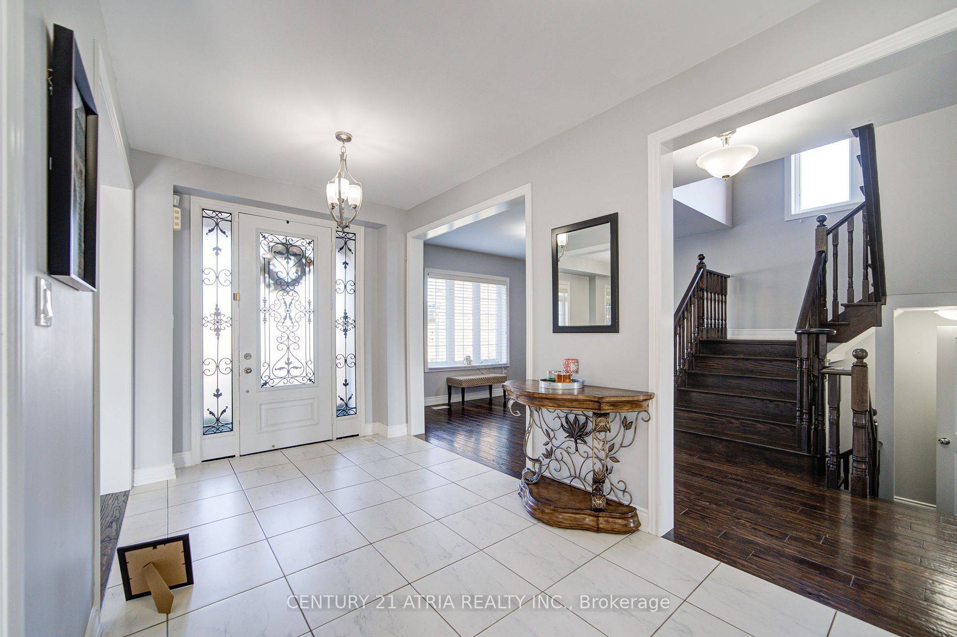 East Gwillimbury, ON L0G 1M0,10 Gladys Rolling AVE