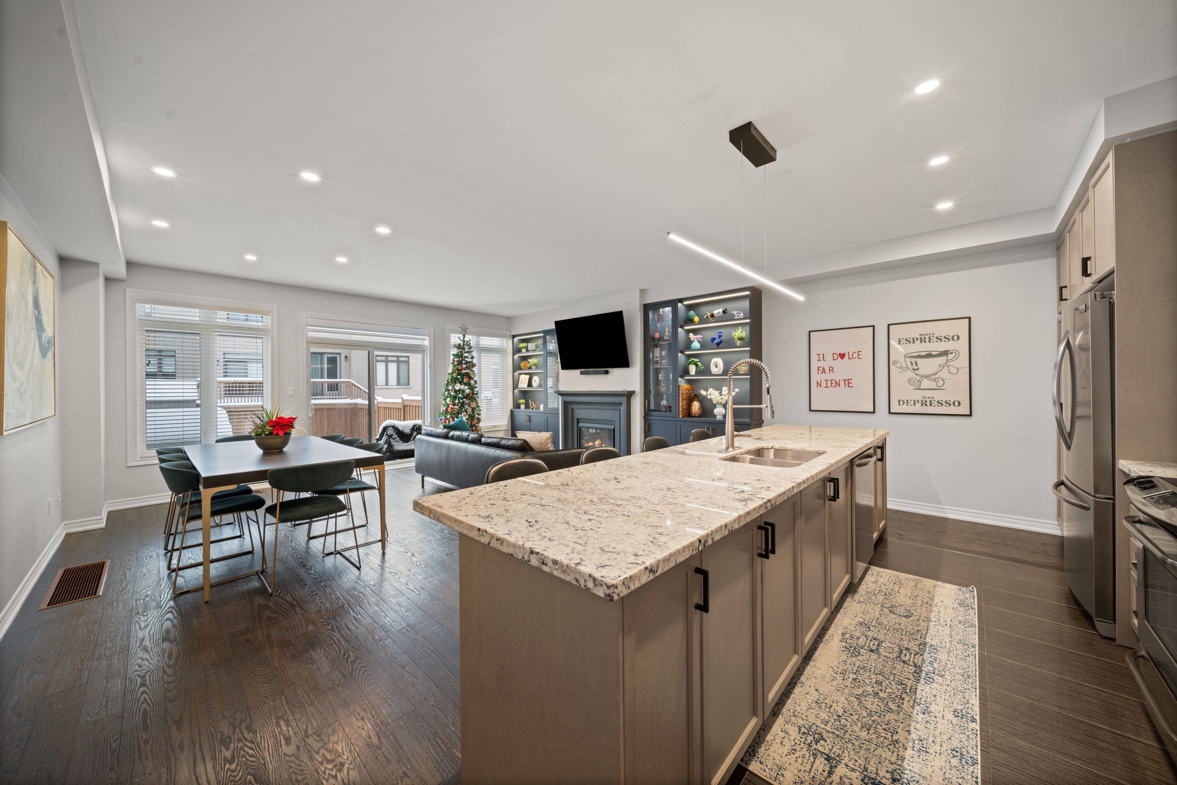 Aurora, ON L4G 0W1,82 Gower DR