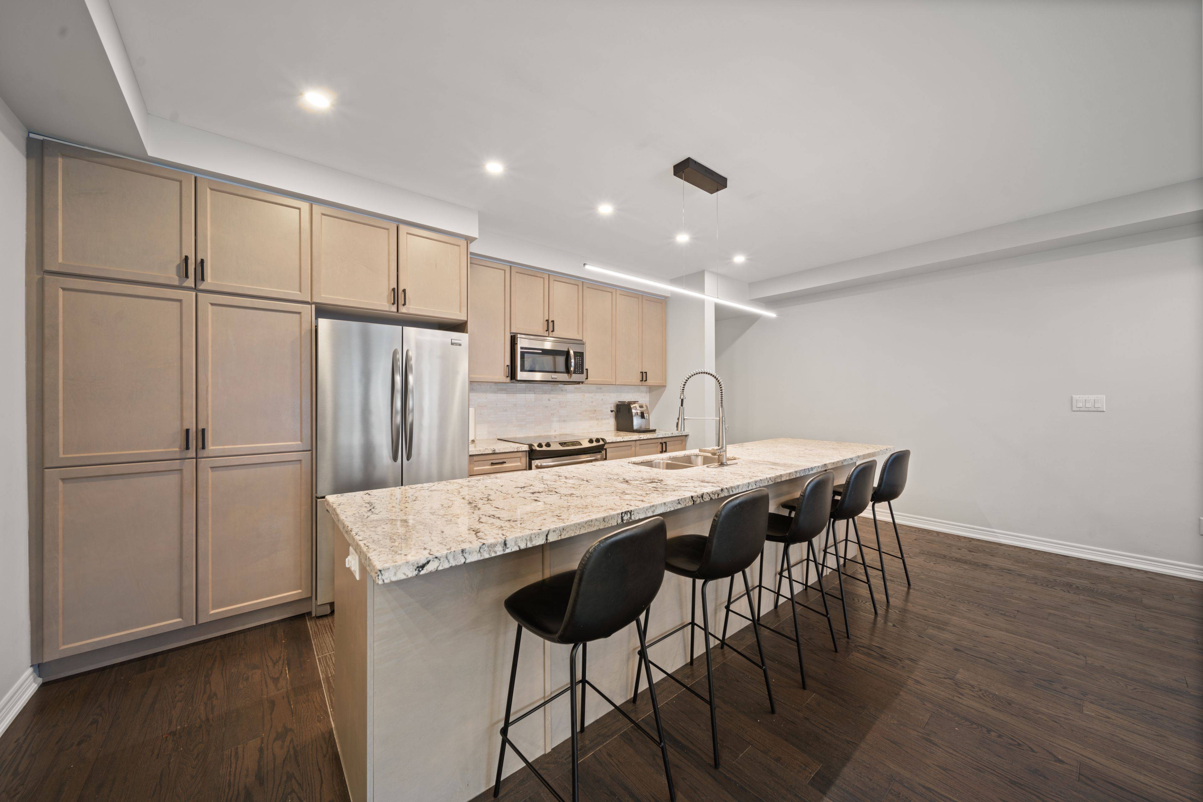 Aurora, ON L4G 0W1,82 Gower DR